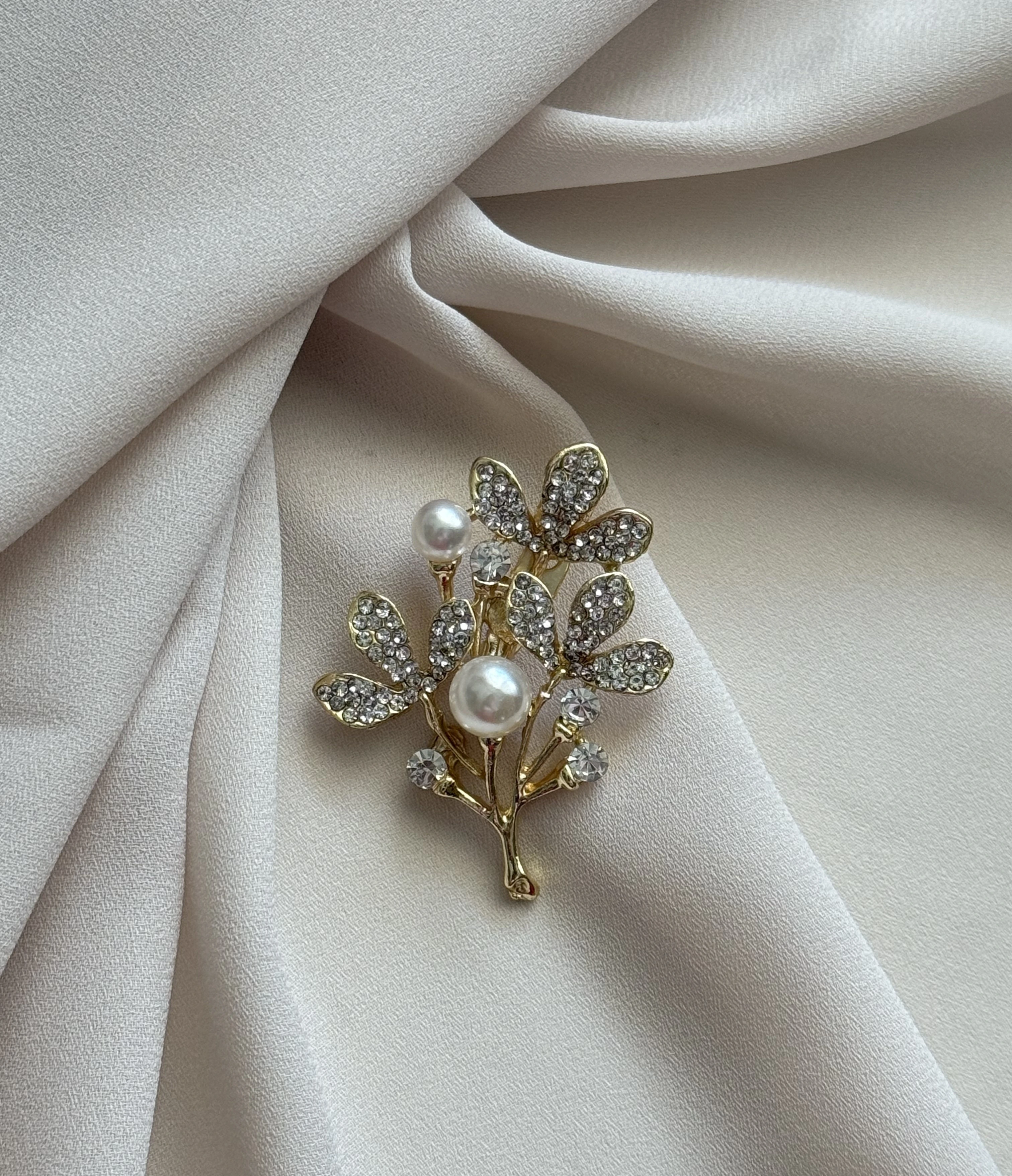 İncili ve Taşlı Gold Broş main variant image