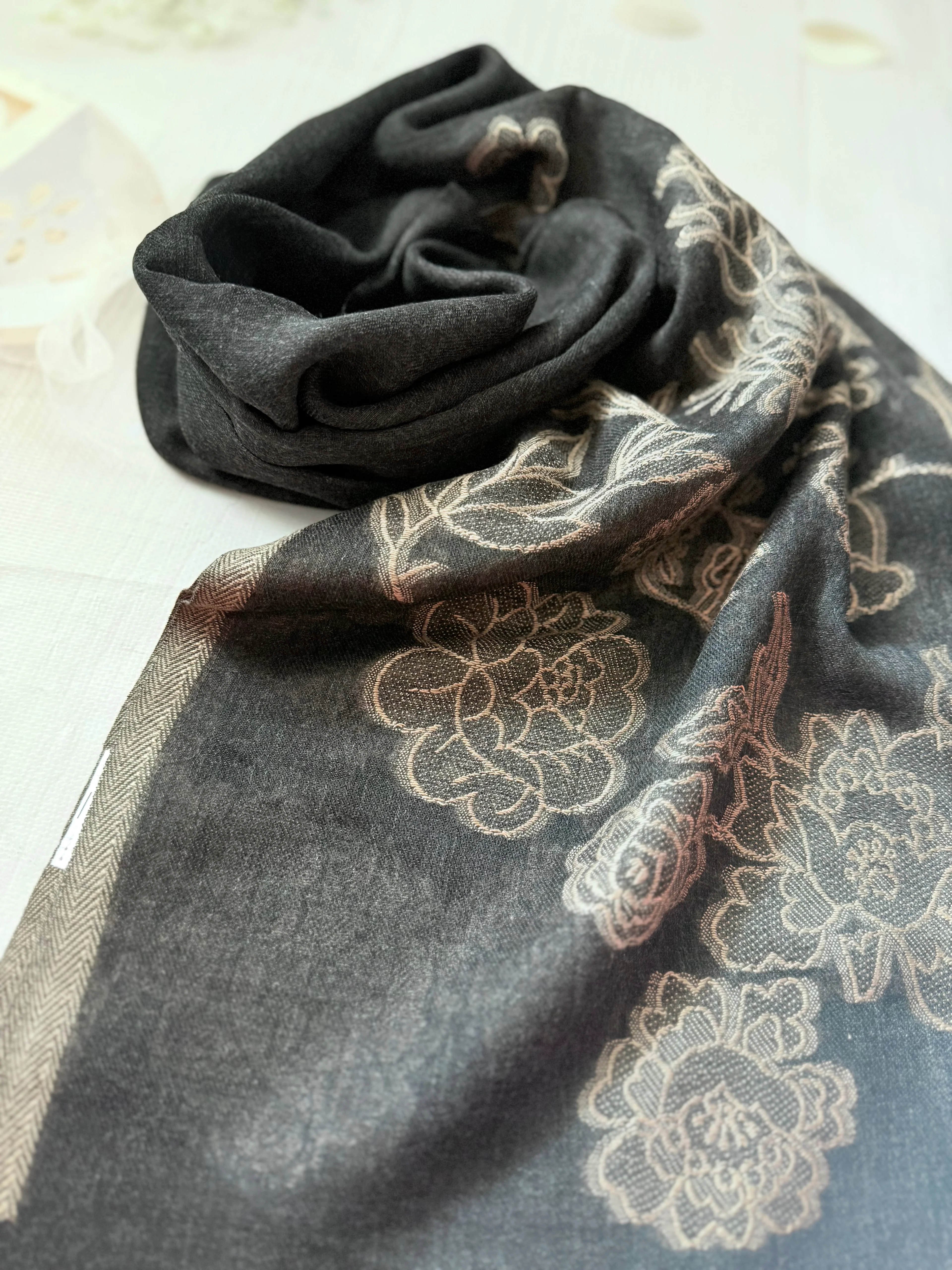 Füme Dokuma Nakışlı Yün-İpek Şal image