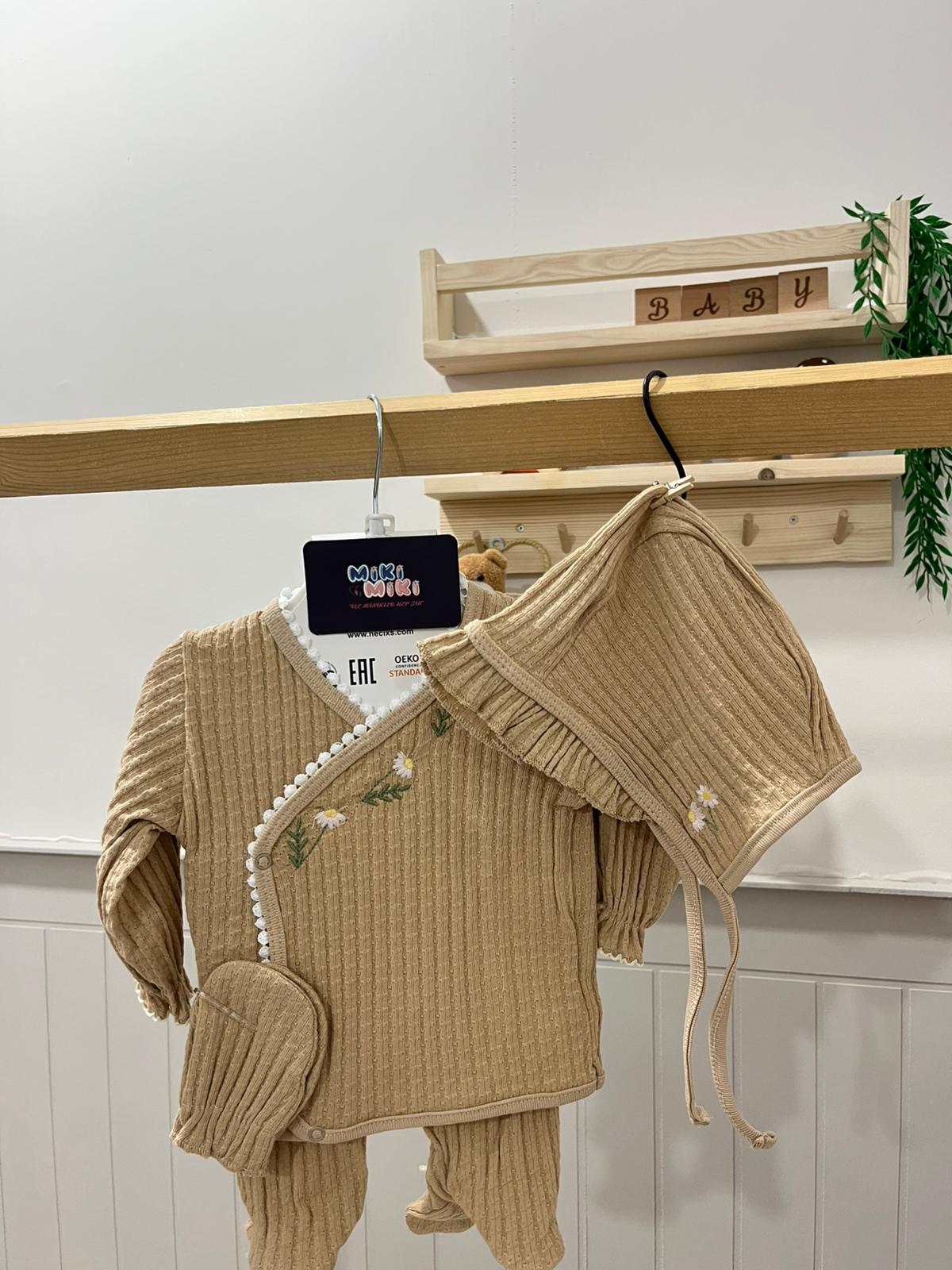 Organik Papatya Nakışlı 5'Li Hastane Çıkışı