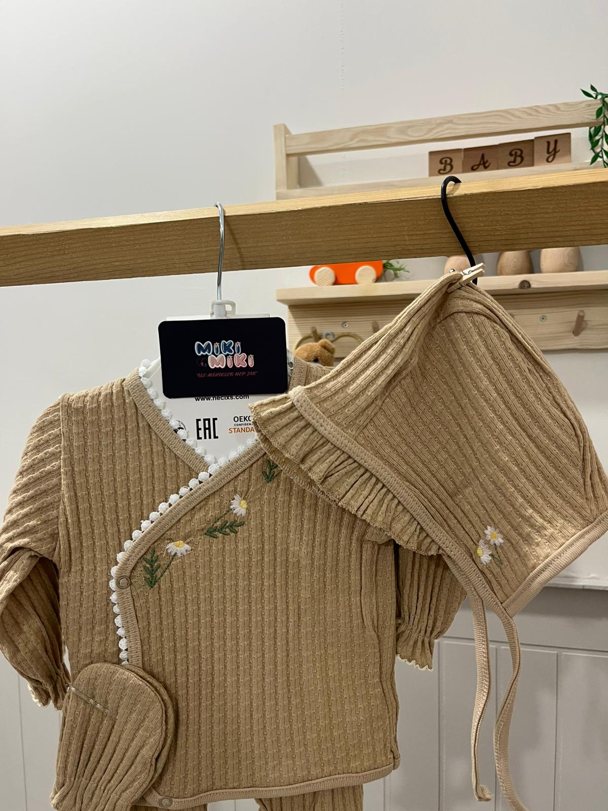 Organik Papatya Nakışlı 5'Li Hastane Çıkışı