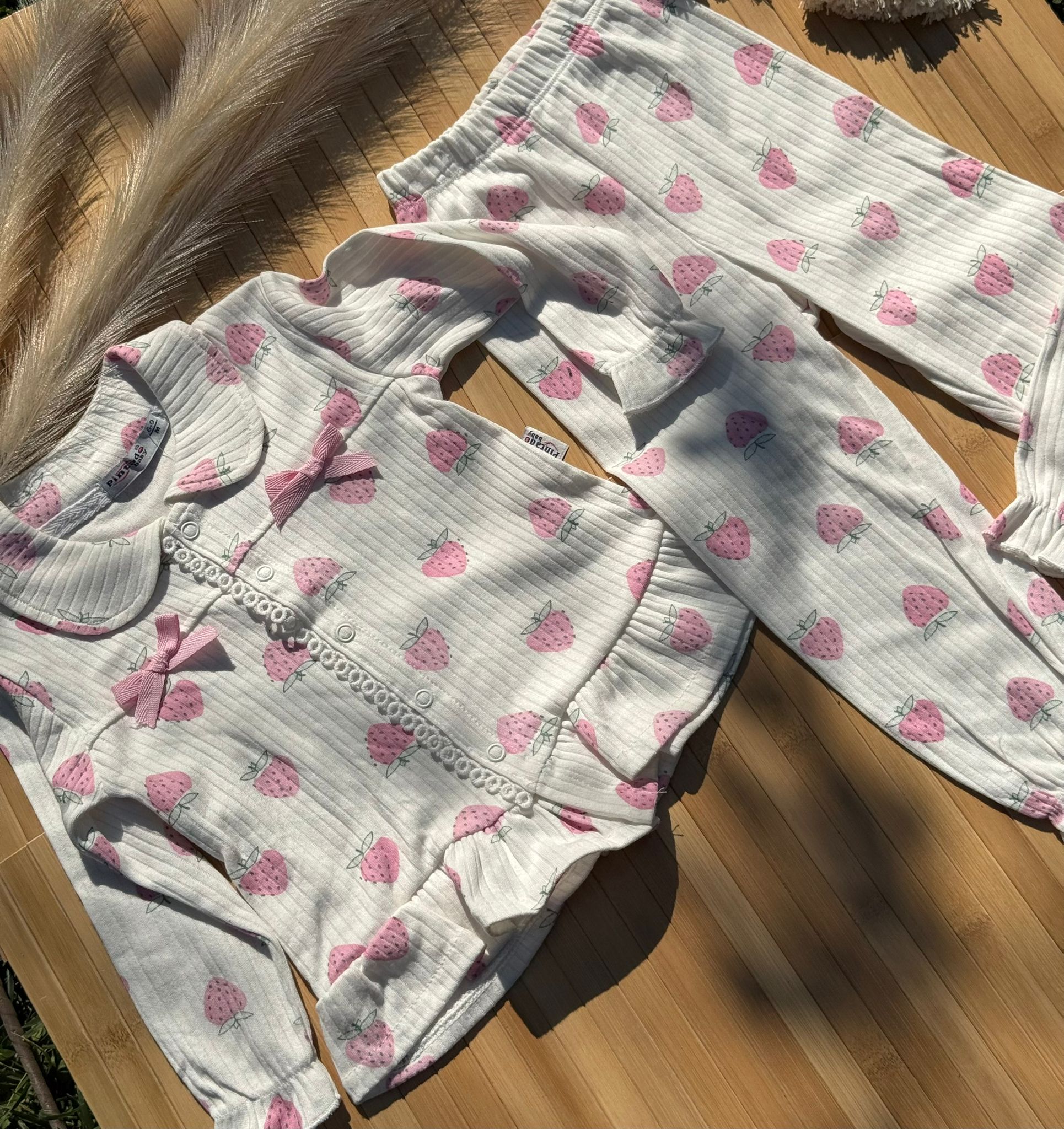 Pembe Çilekli Düğmeli %100 Pamuklu Pijama Takımı