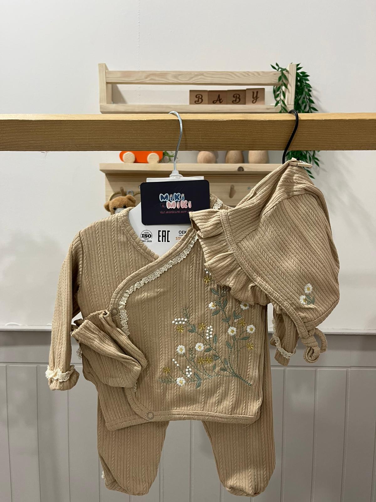 Organik Çiçekli Kız Bebek 5'Li Hastane Çıkışı