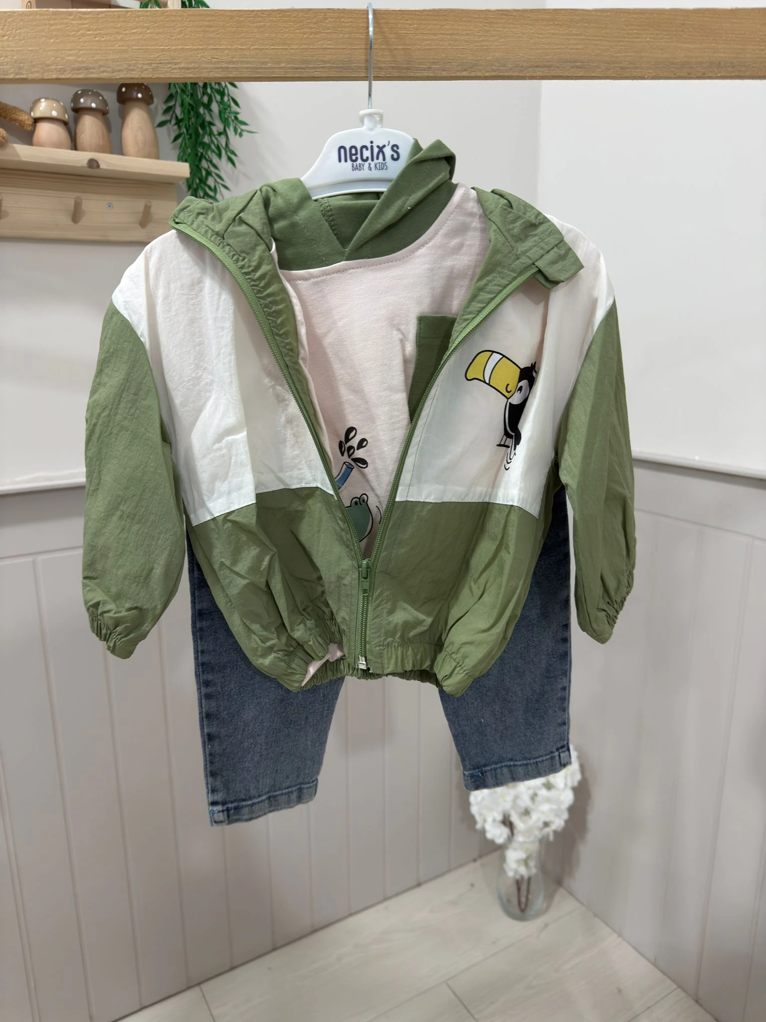 Su Geçirmez Yağmurluklu İçi Kapşonlu Sweatli Kot Pantalonlu 3 lü Erkek Set 