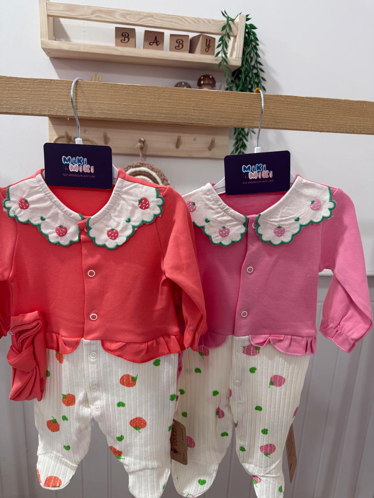 Bebe Yaka Çilekli Bandanalı Tulum