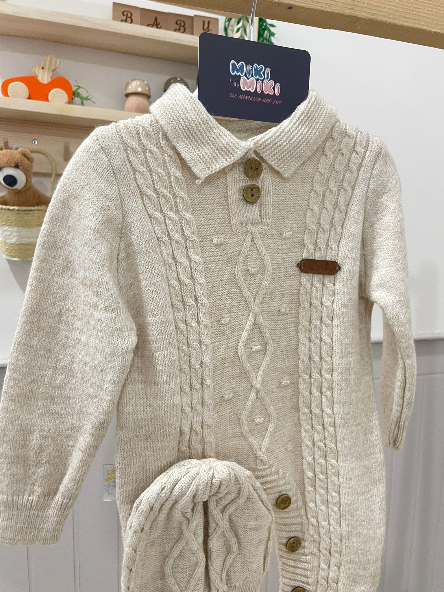 Unisex Yaka detaylı Şapkalı Ahşap Düğmeli Tulum (Bir Beden Büyük Alınız)