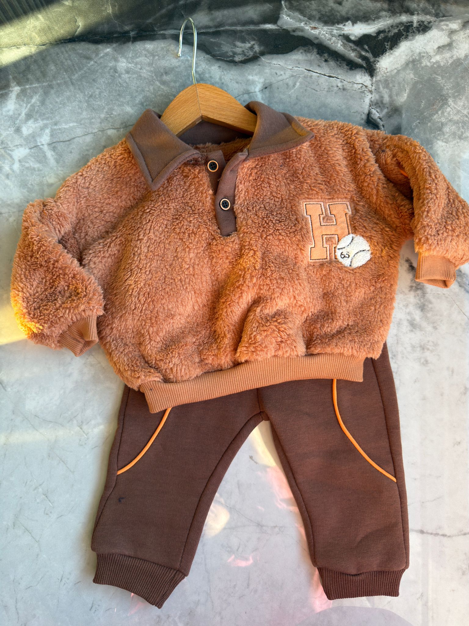 Polo Yaka Harf Detaylı Peluş 2’li Takım - %100 Pamuk