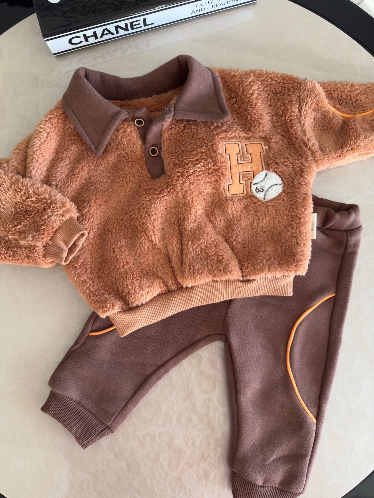Polo Yaka Harf Detaylı Peluş 2’li Takım - %100 Pamuk