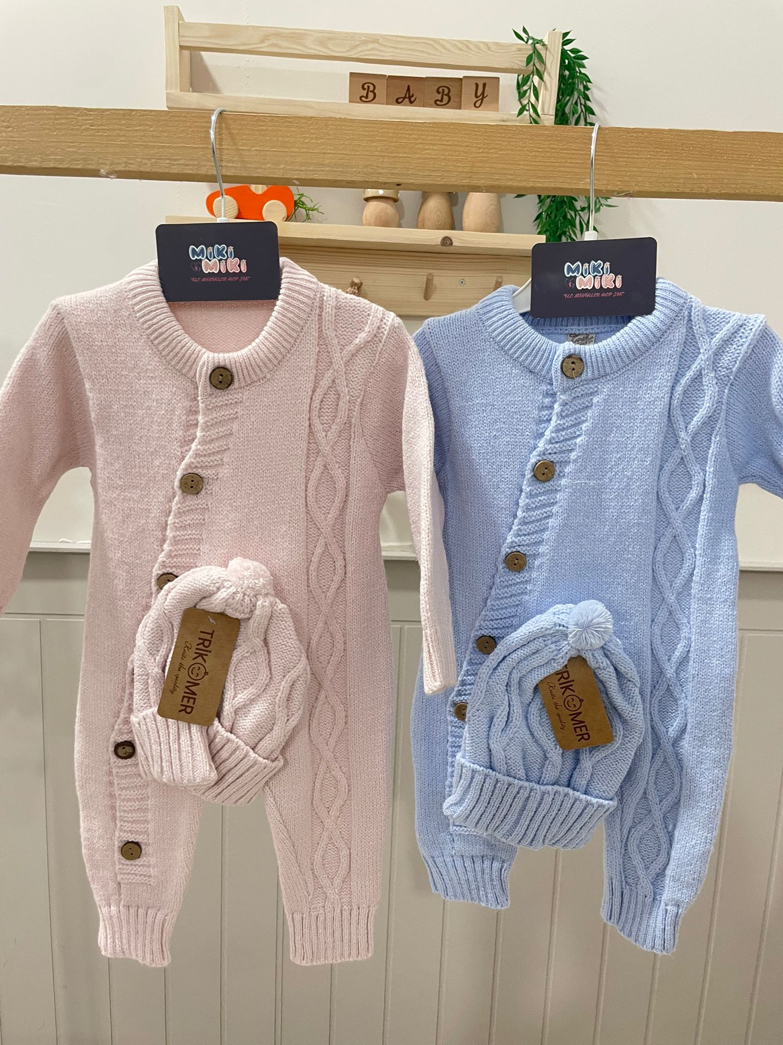 Kuruvaze Düğmeli Şapkalı Sık Triko Tulum