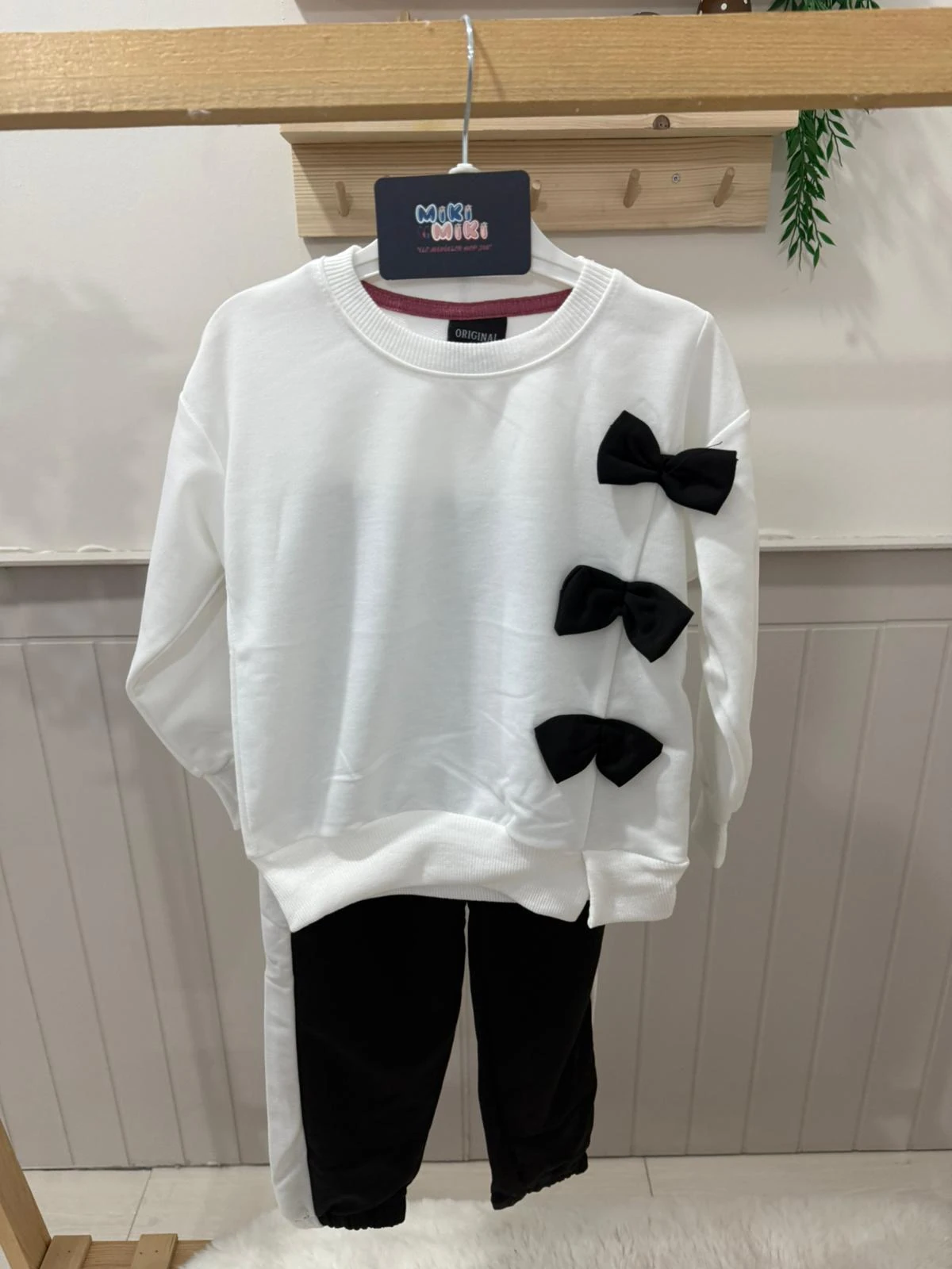Fiyonklu Pamuklu Kız Takım Siyah-Beyaz 3-4 Yaş 