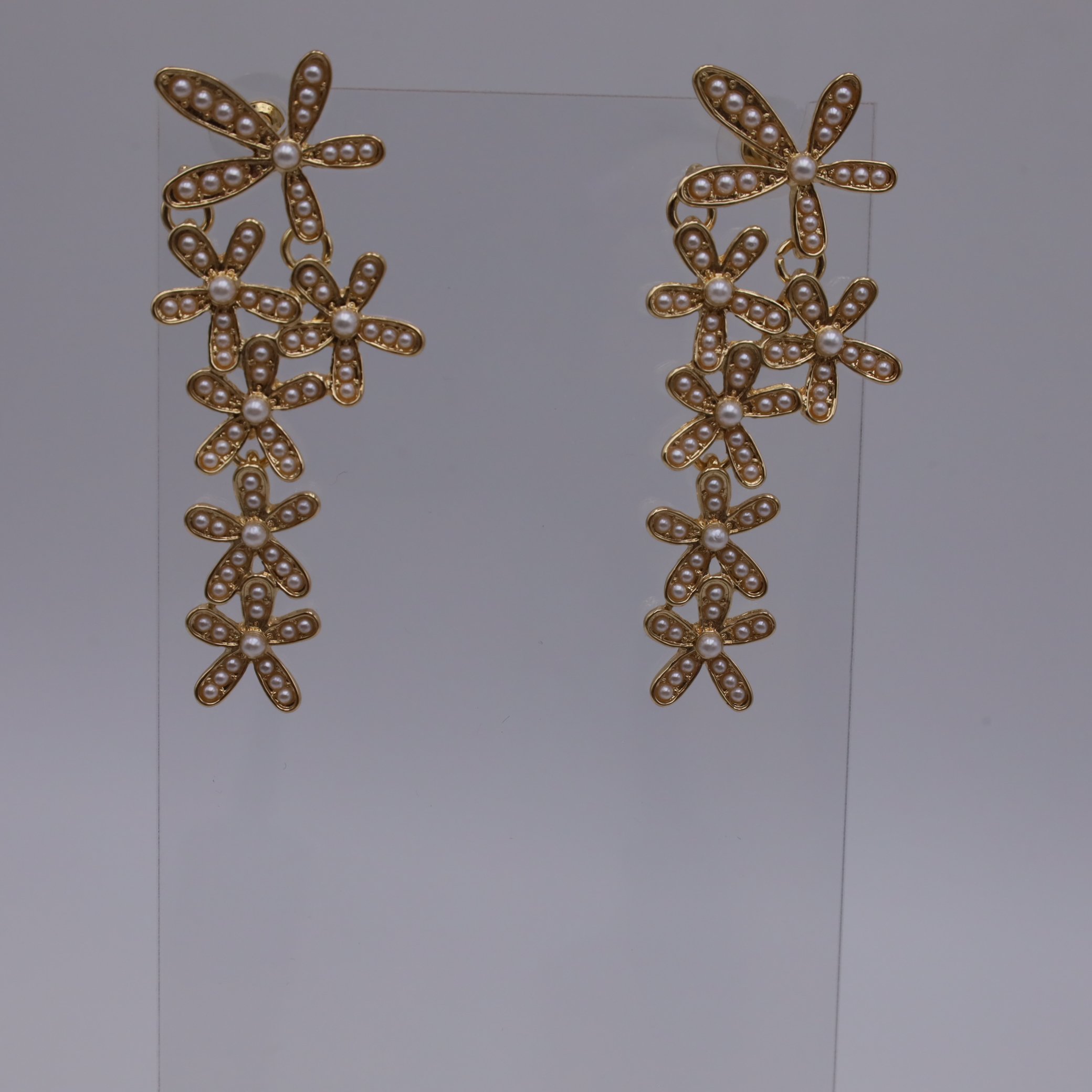 Büyüklü Küçüklü İncili Papatya Küpe Gold