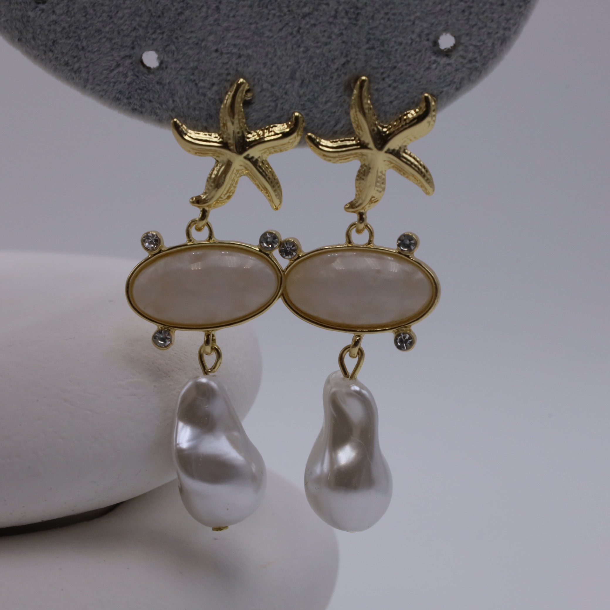Yıldız Ve İncili Sallantılı Gold Küpe