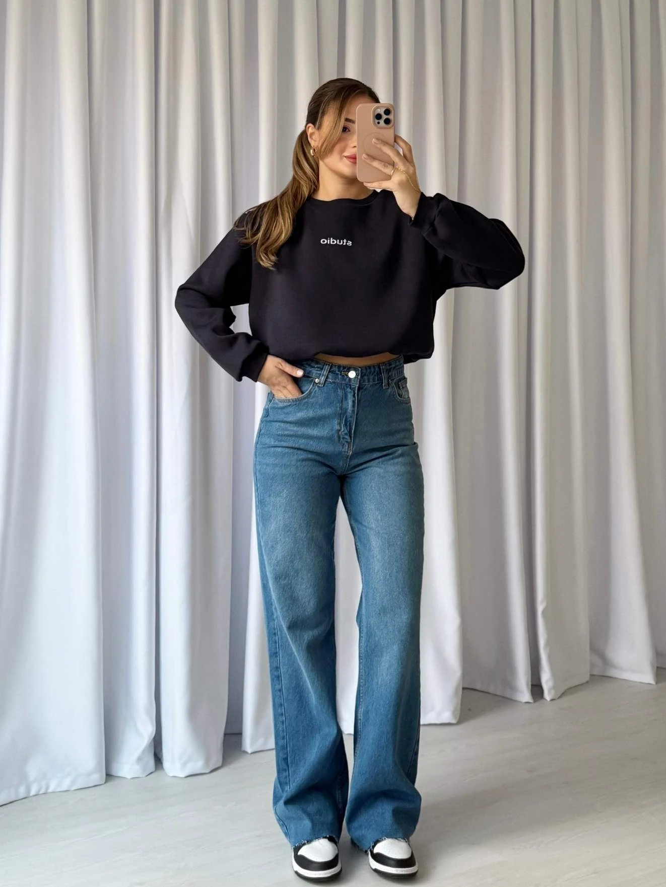 Bel Büzgülü Nakışlı Crop Sweatshirt