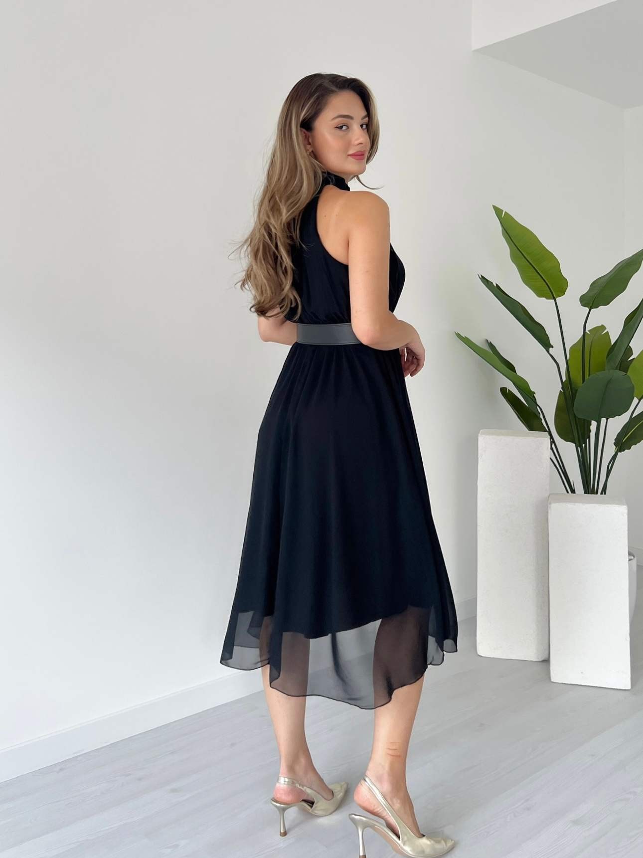 Halter Yaka Kemerli Şifon Elbise - Siyah