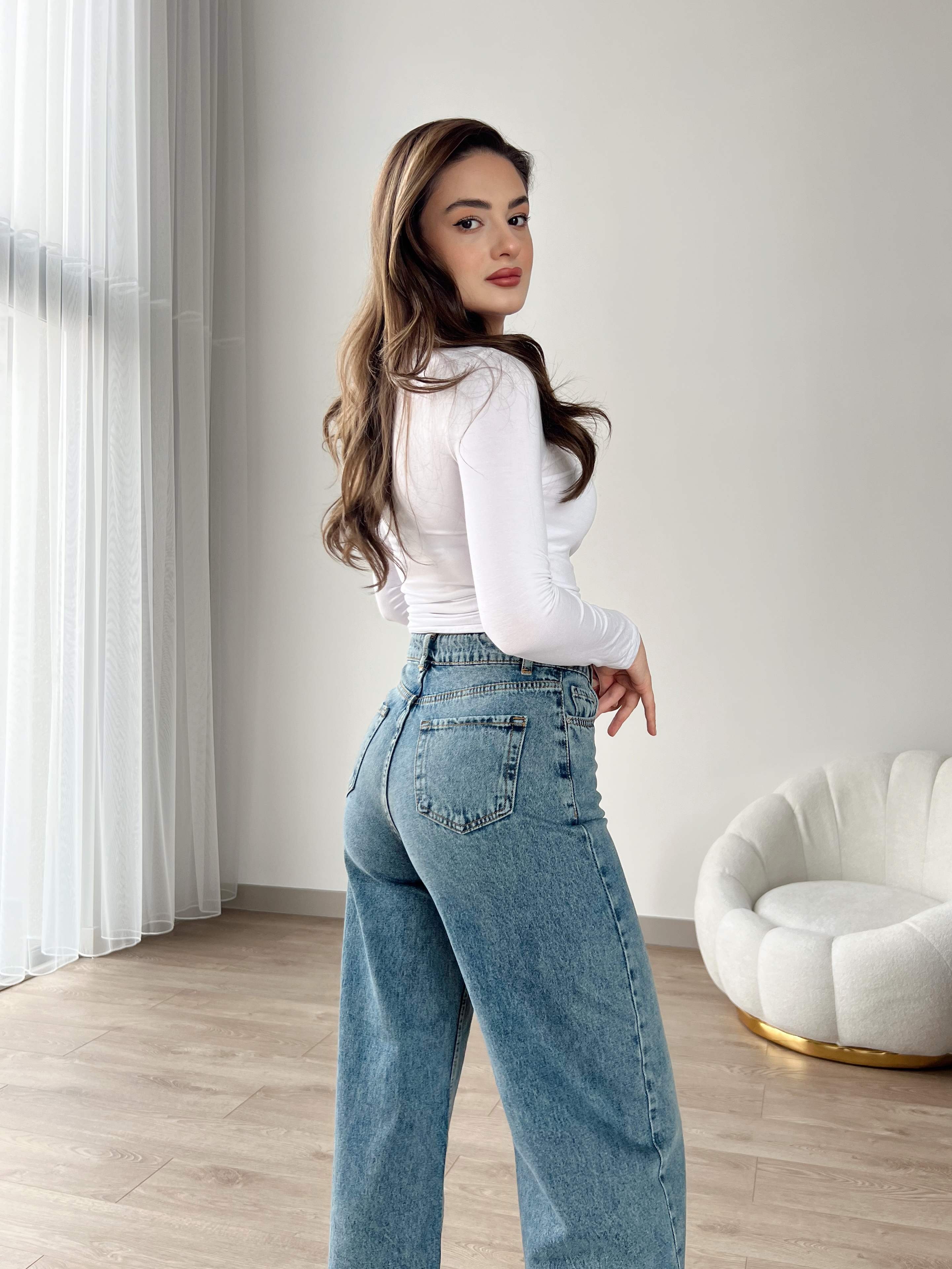 Yüksek Bel Paça Detaylı Straight Jean