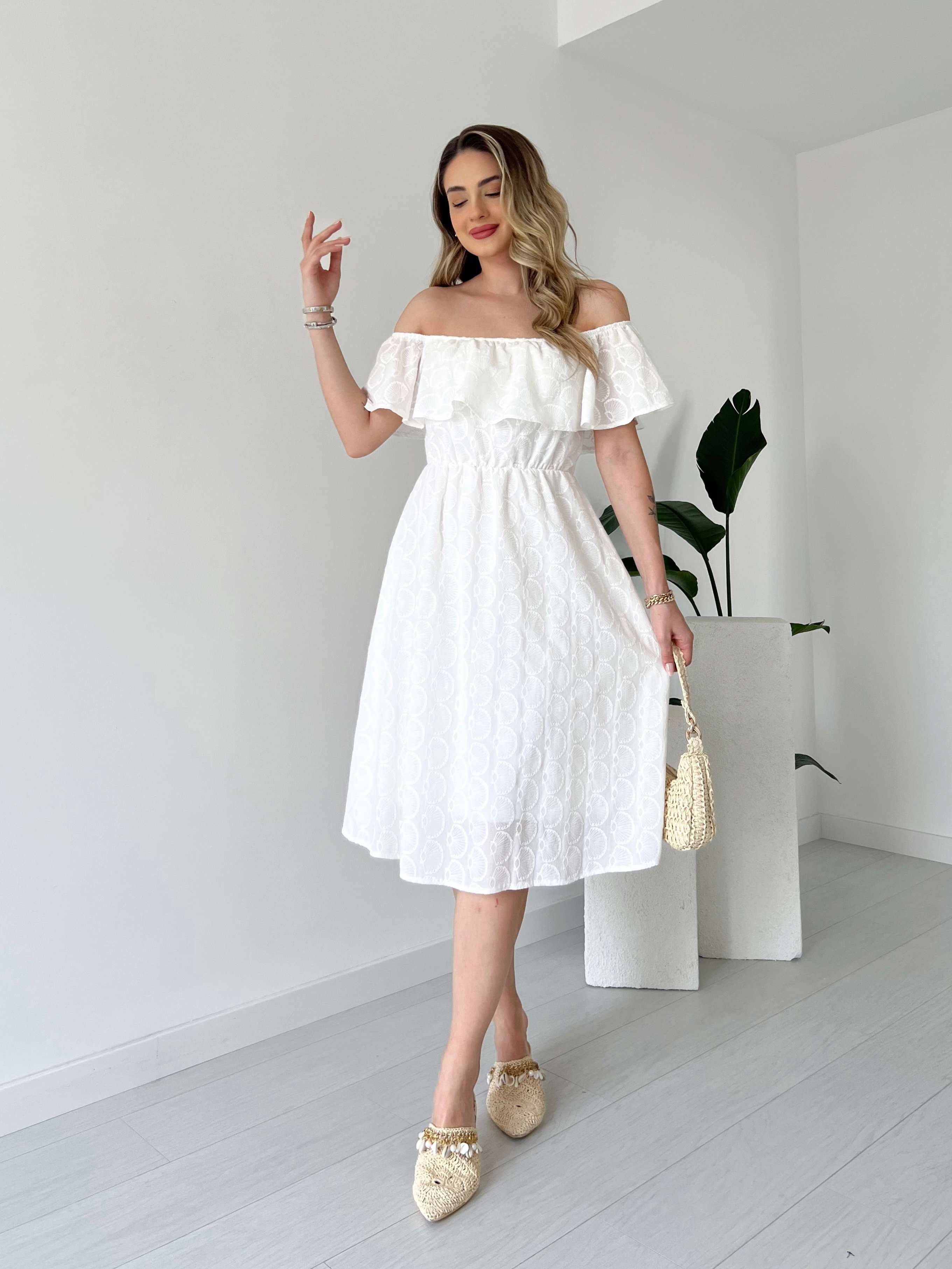 Yaka Lastikli Brode Elbise - Beyaz