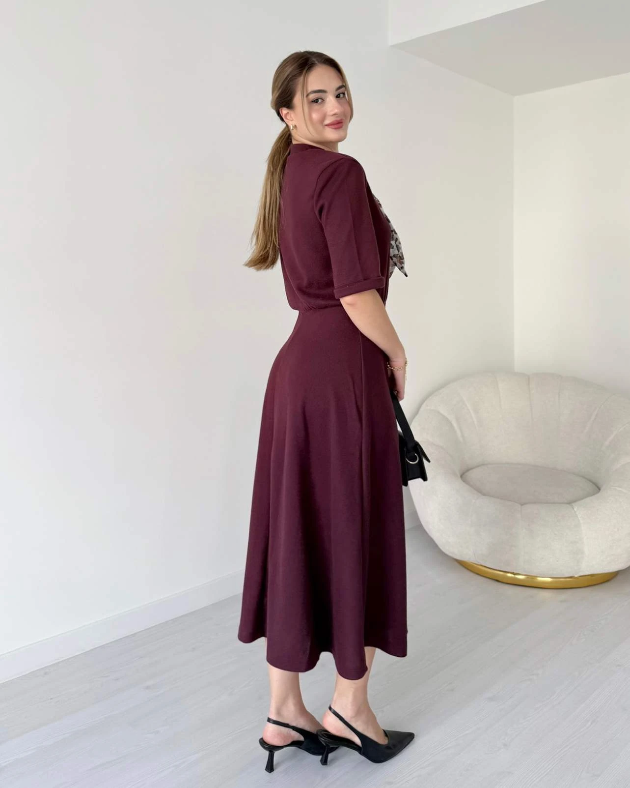 Fular Detaylı Midi Boy Elbise