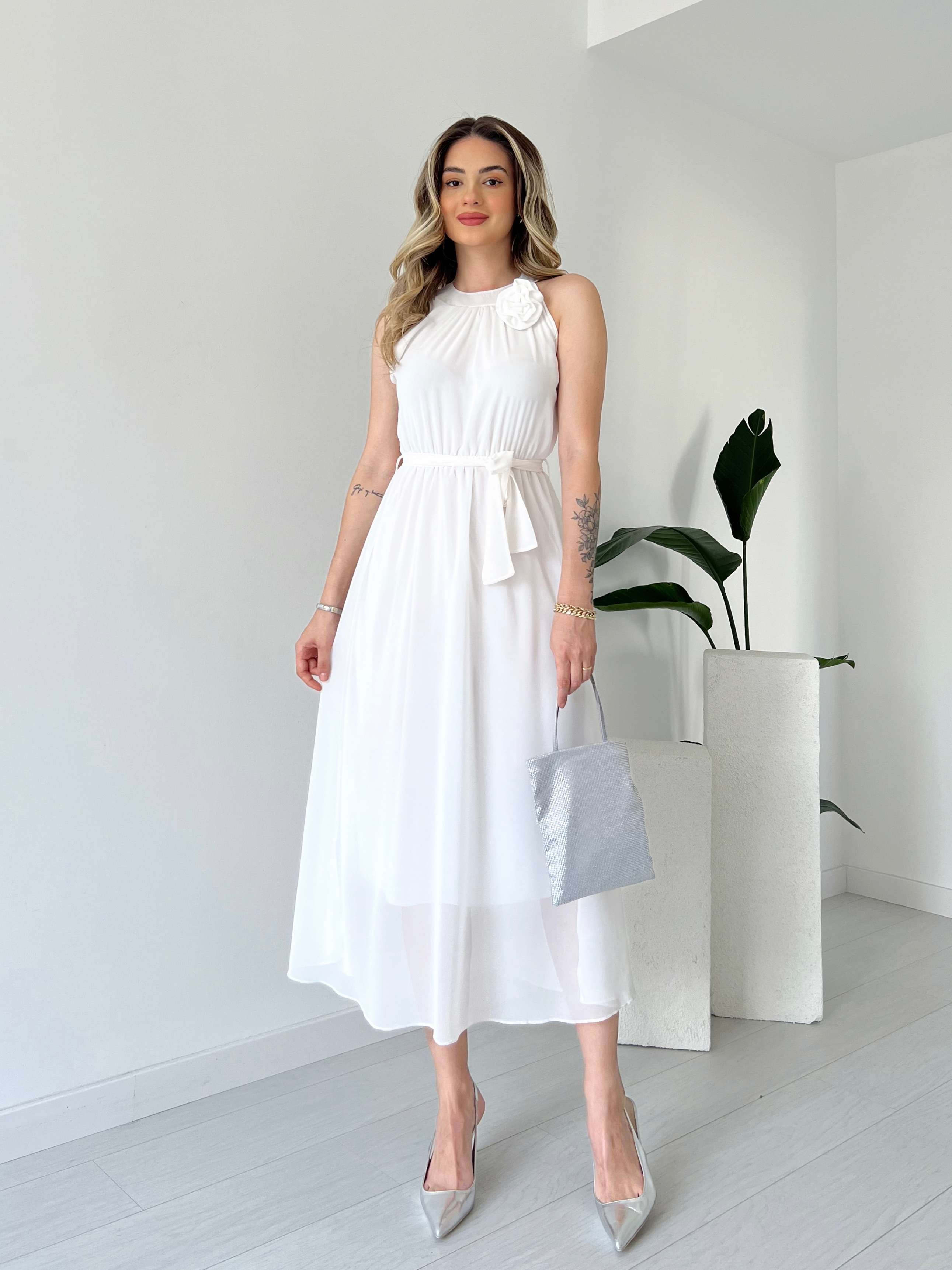 Yakası Çiçek Detaylı Şifon Elbise - Beyaz