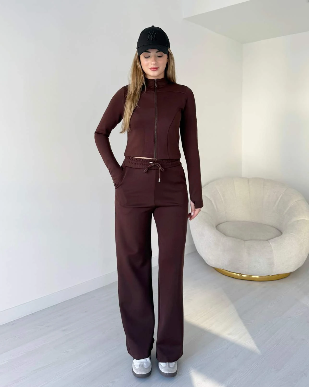 İçi Şardonlu Sporcu Takım - Kahve