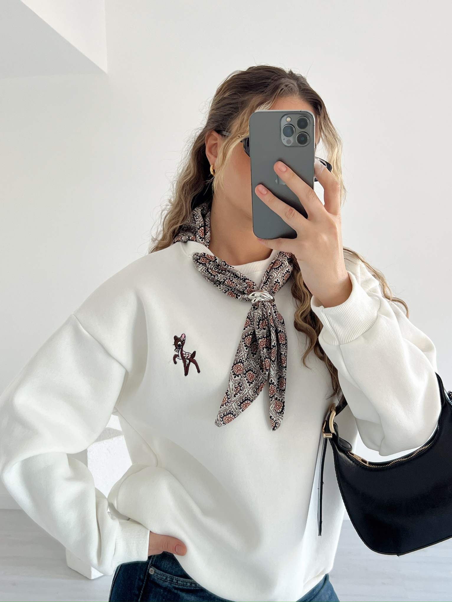 Yaka Fularlı Sweat - Beyaz