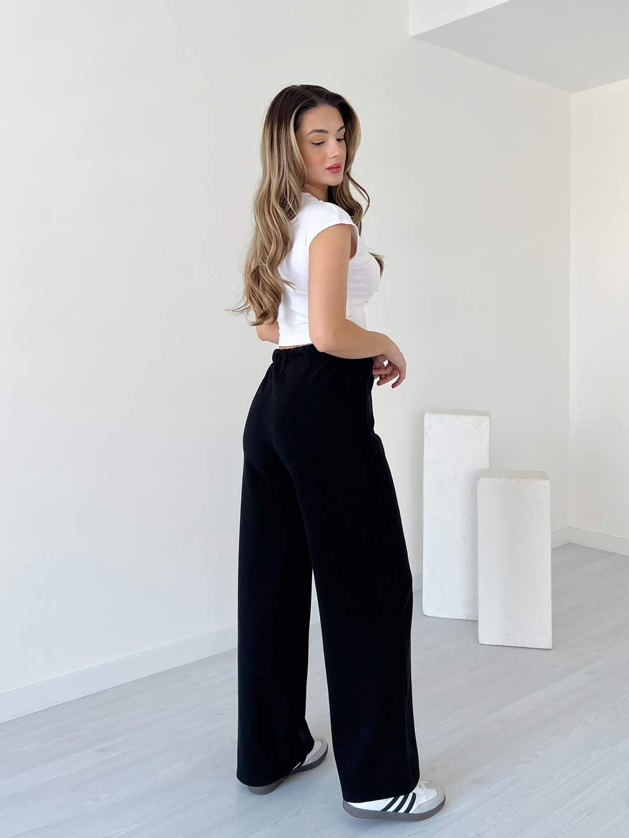 Yumoş Dokulu Bol Paça Pantolon - Siyah