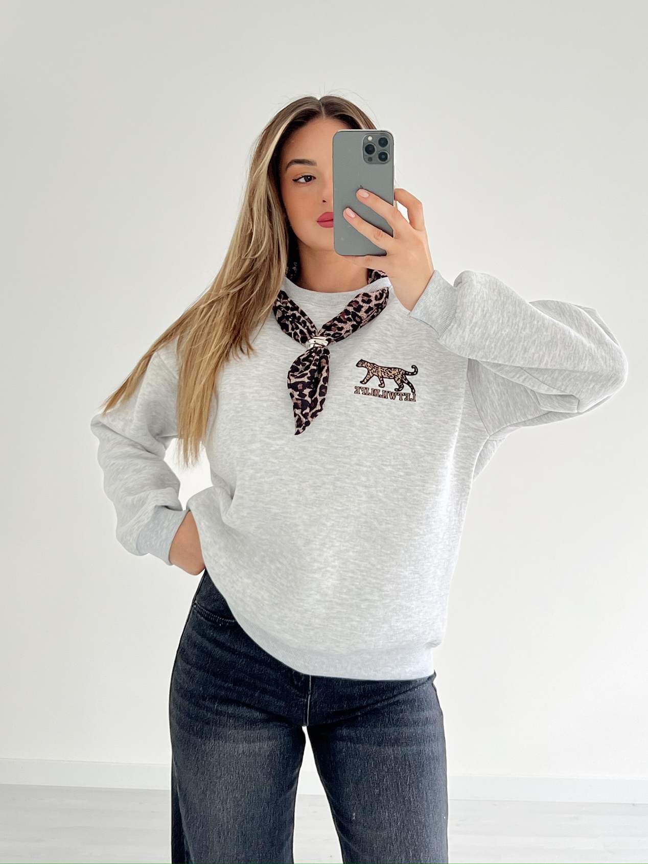 Leopar Desen Fular Detaylı Sweatshirt - Gri Melanj