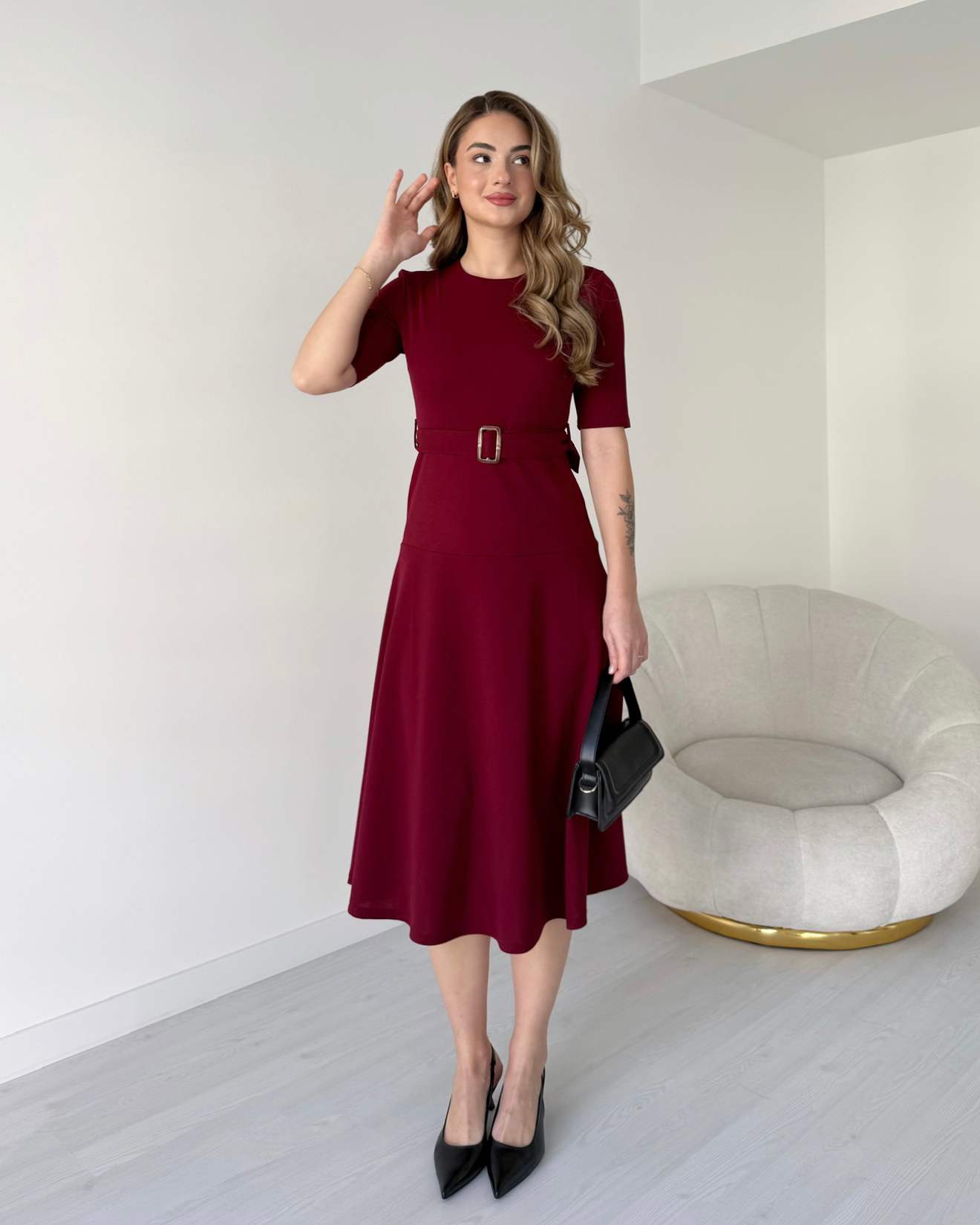 Kısa Kol Kemerli Midi Boy Elbise