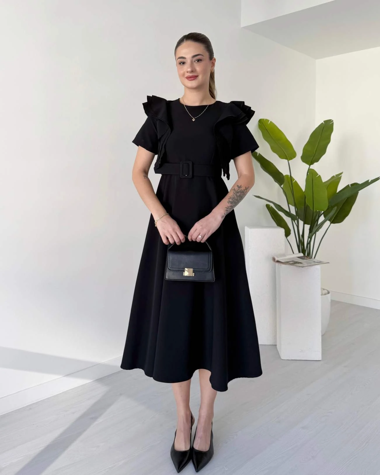 Omuz Fırfırlı Atlas Kumaş Midi Elbise