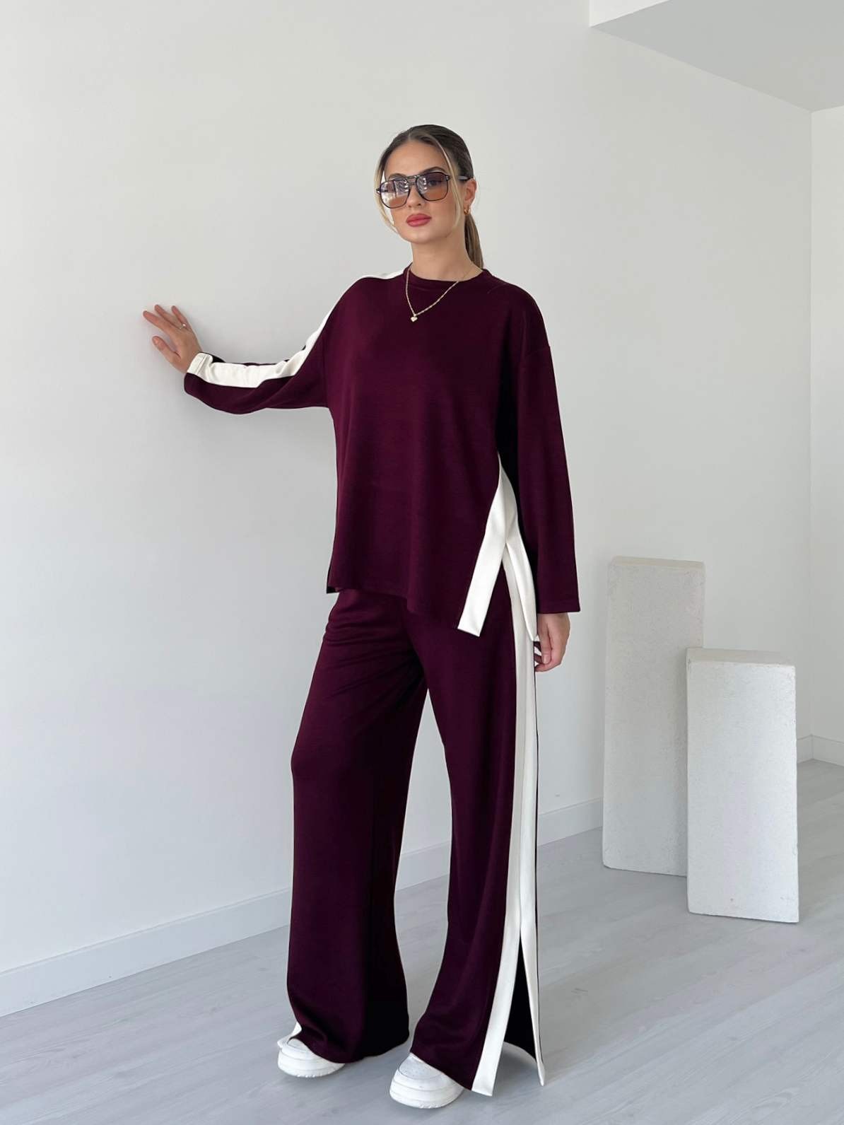 Paça Yırtmaçlı Şeritli Takım - Bordo