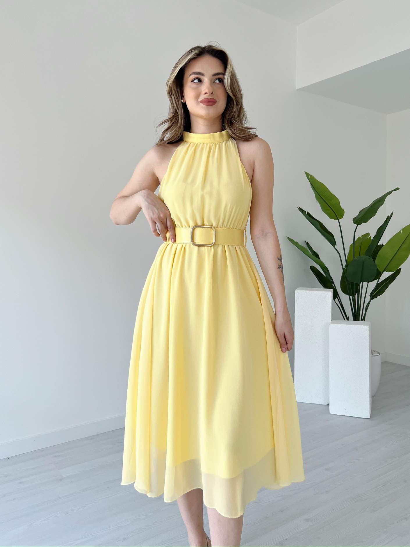 Halter Yaka Kemerli Şifon Elbise