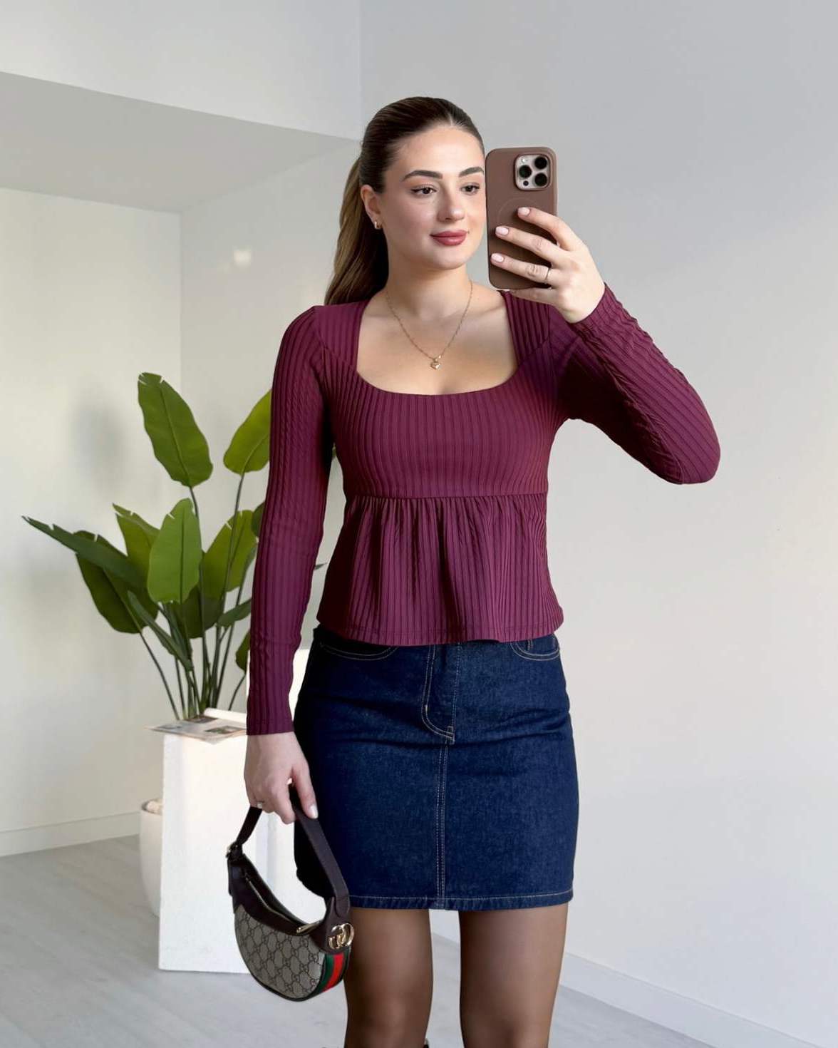 Kare Yaka Volanlı Bluz