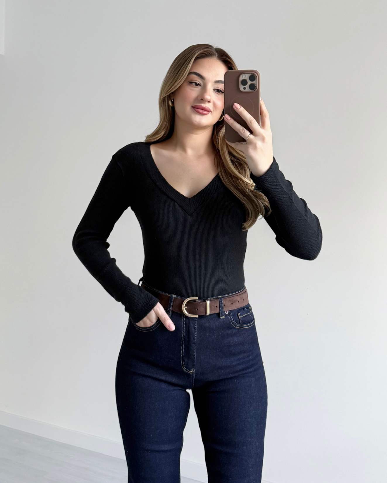 V Yaka Soft Dokulu Bluz - Siyah