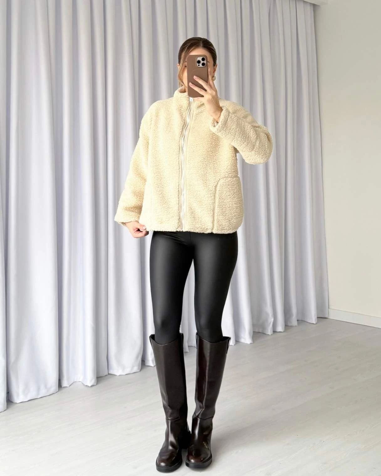 Dik Yaka Cepli Peluş Mont