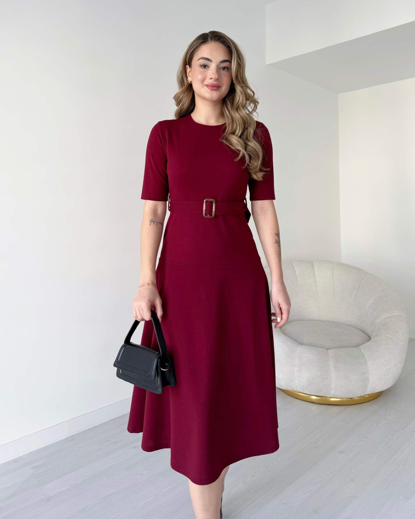 Kısa Kol Kemerli Midi Boy Elbise