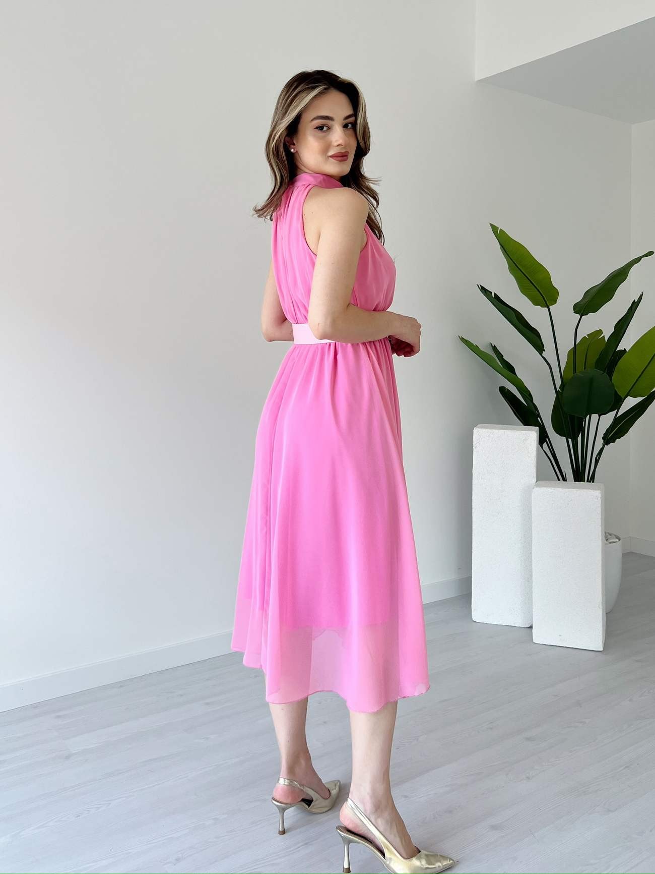 Halter Yaka Kemerli Şifon Elbise