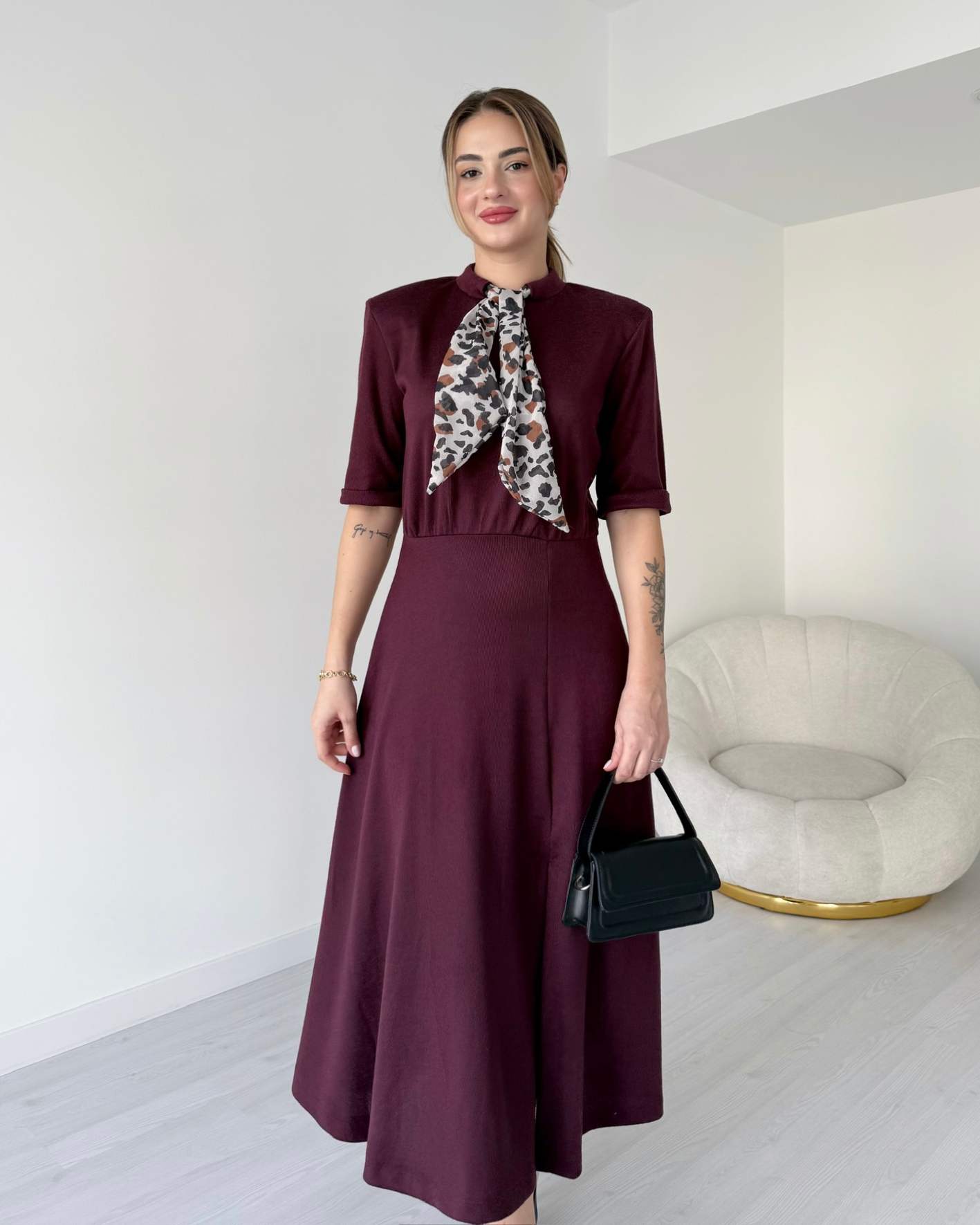 Fular Detaylı Midi Boy Elbise