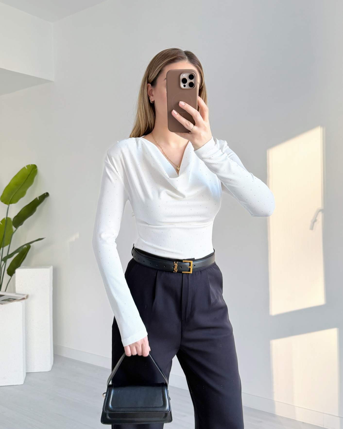 Degaje Yaka Taş Süslemeli Bluz