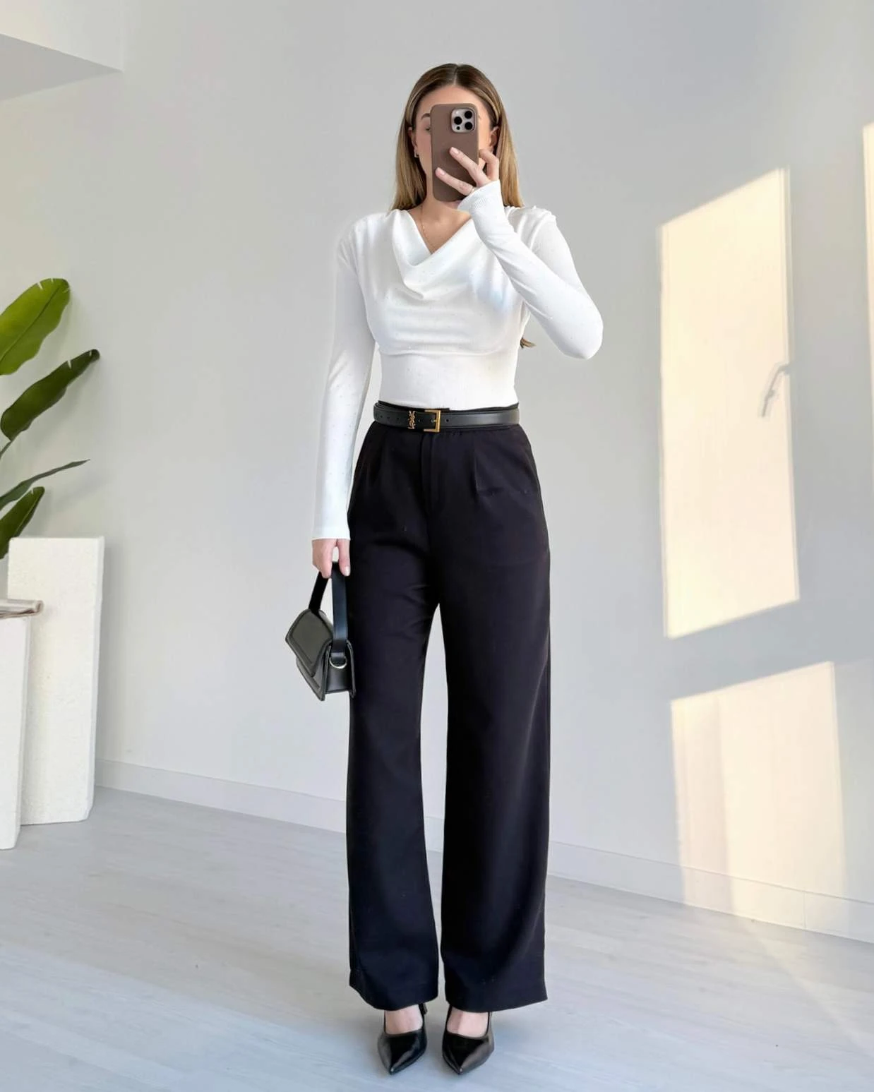 Degaje Yaka Taş Süslemeli Bluz