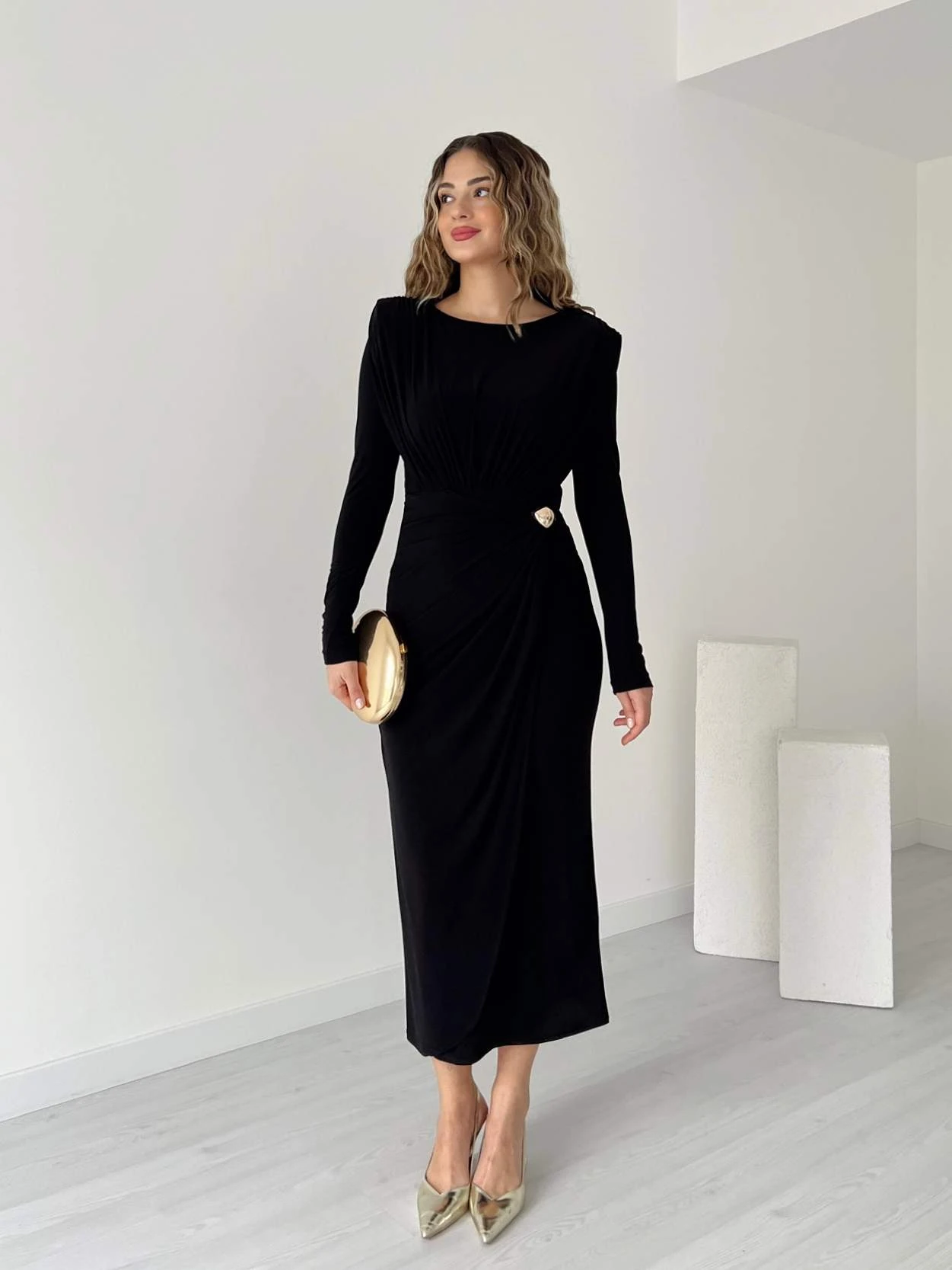 Omuz Vatkalı Broşlu VALVERD Elbise