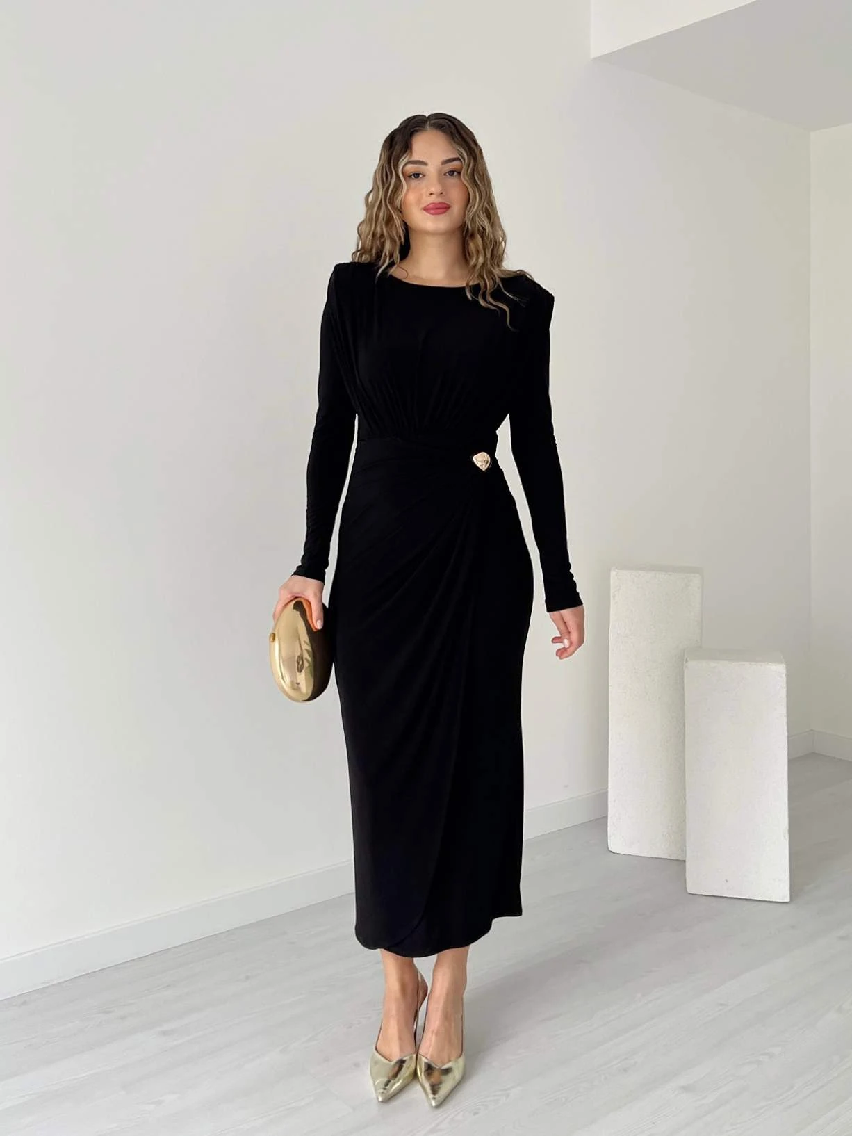 Omuz Vatkalı Broşlu VALVERD Elbise