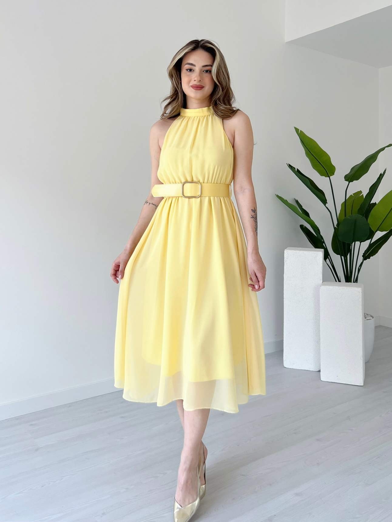 Halter Yaka Kemerli Şifon Elbise