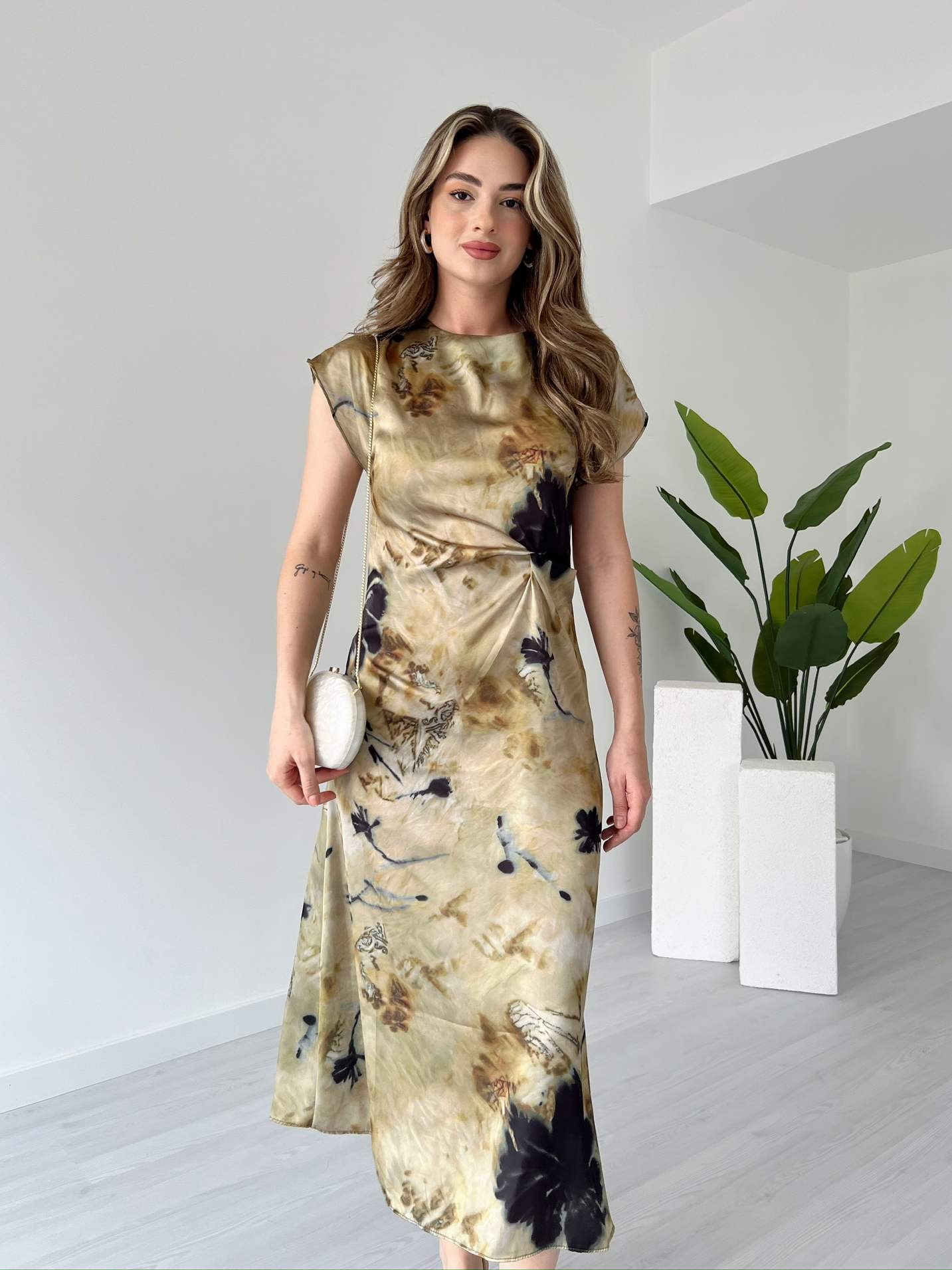 Batik Desen Saten Elbise - Krem