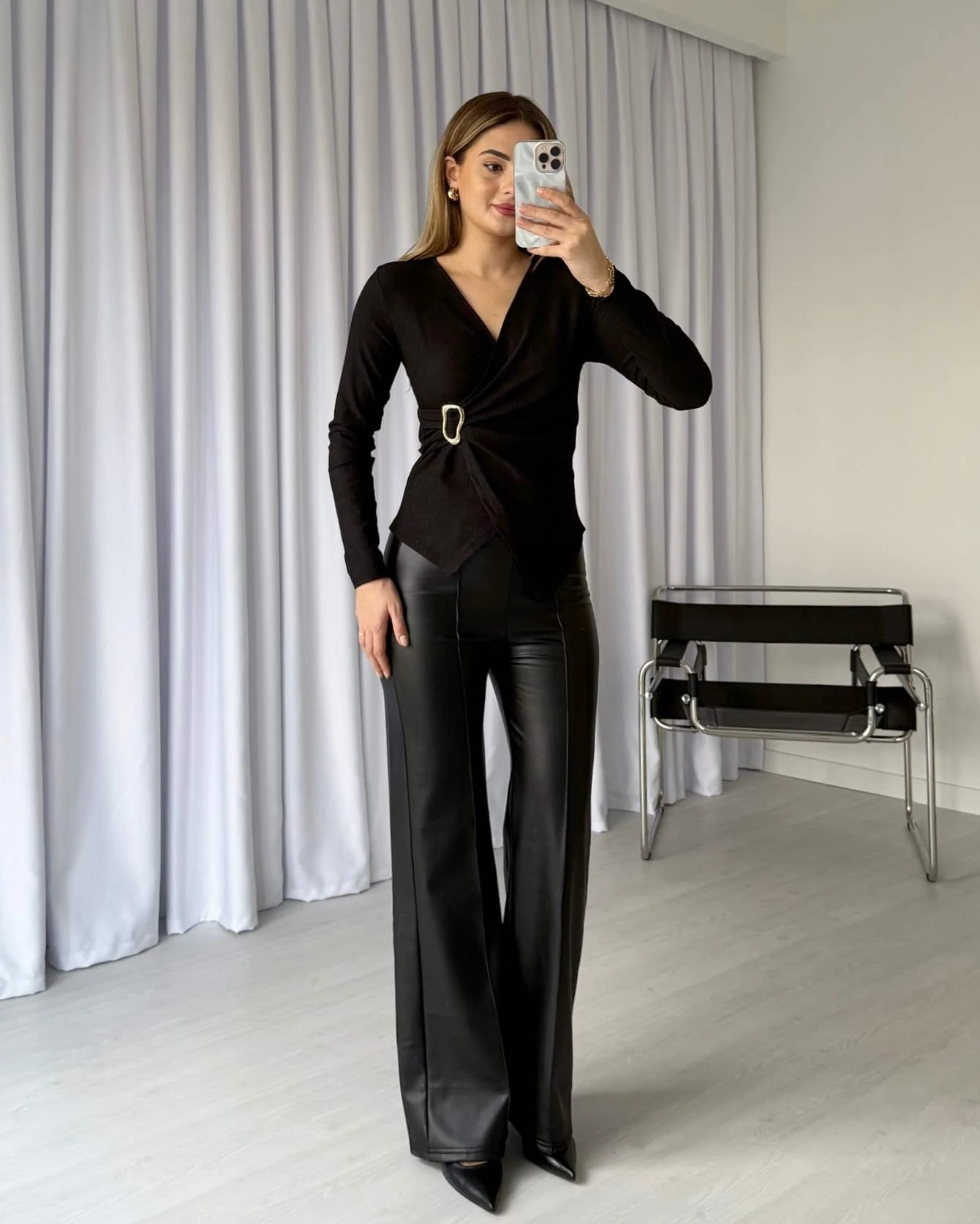 Kruvaze Yaka Toka Detaylı Bluz