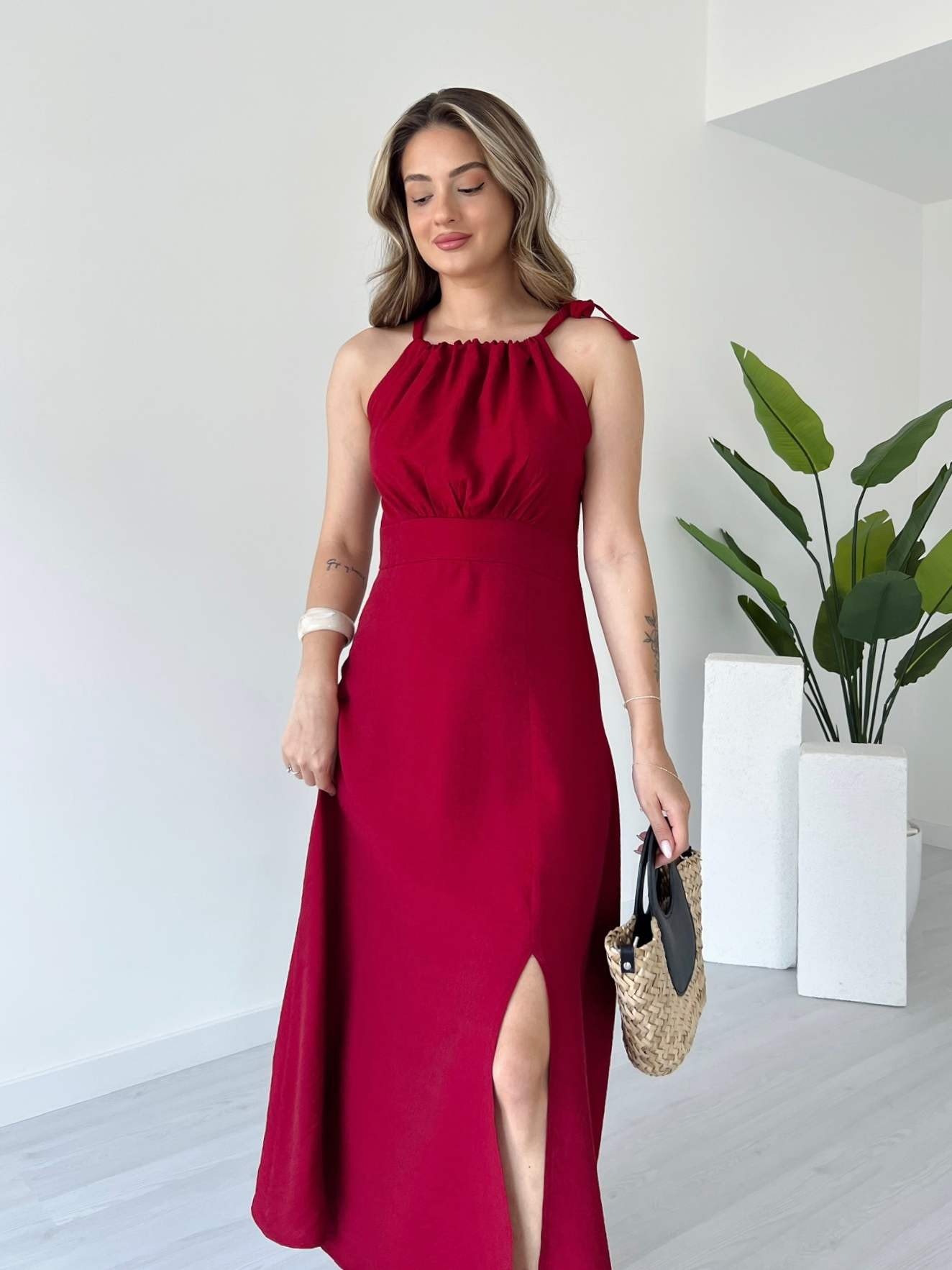 Halter Yaka Yırtmaçlı Midi Elbise
