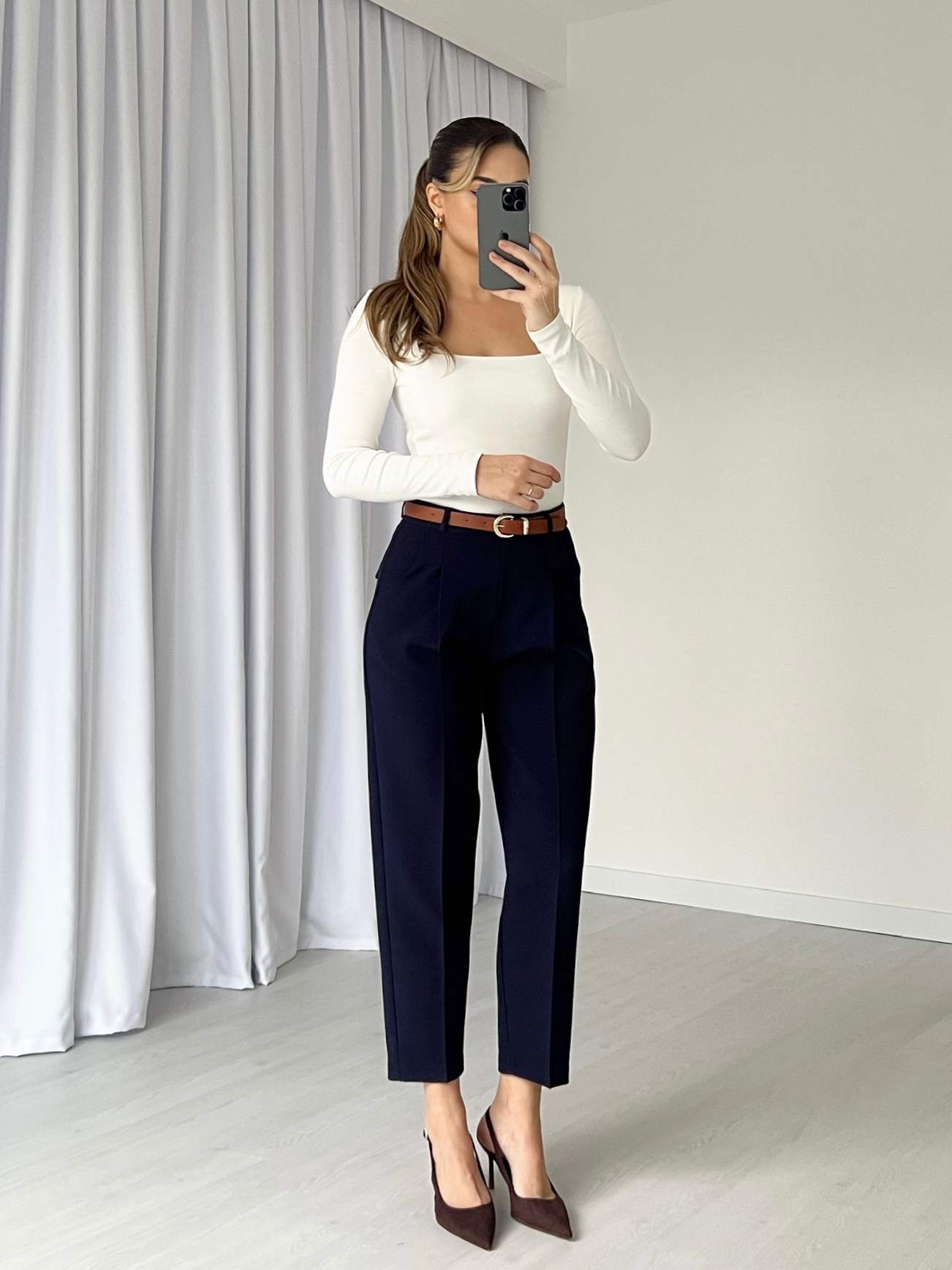 Deri Kemerli Pileli Havuç Pantolon