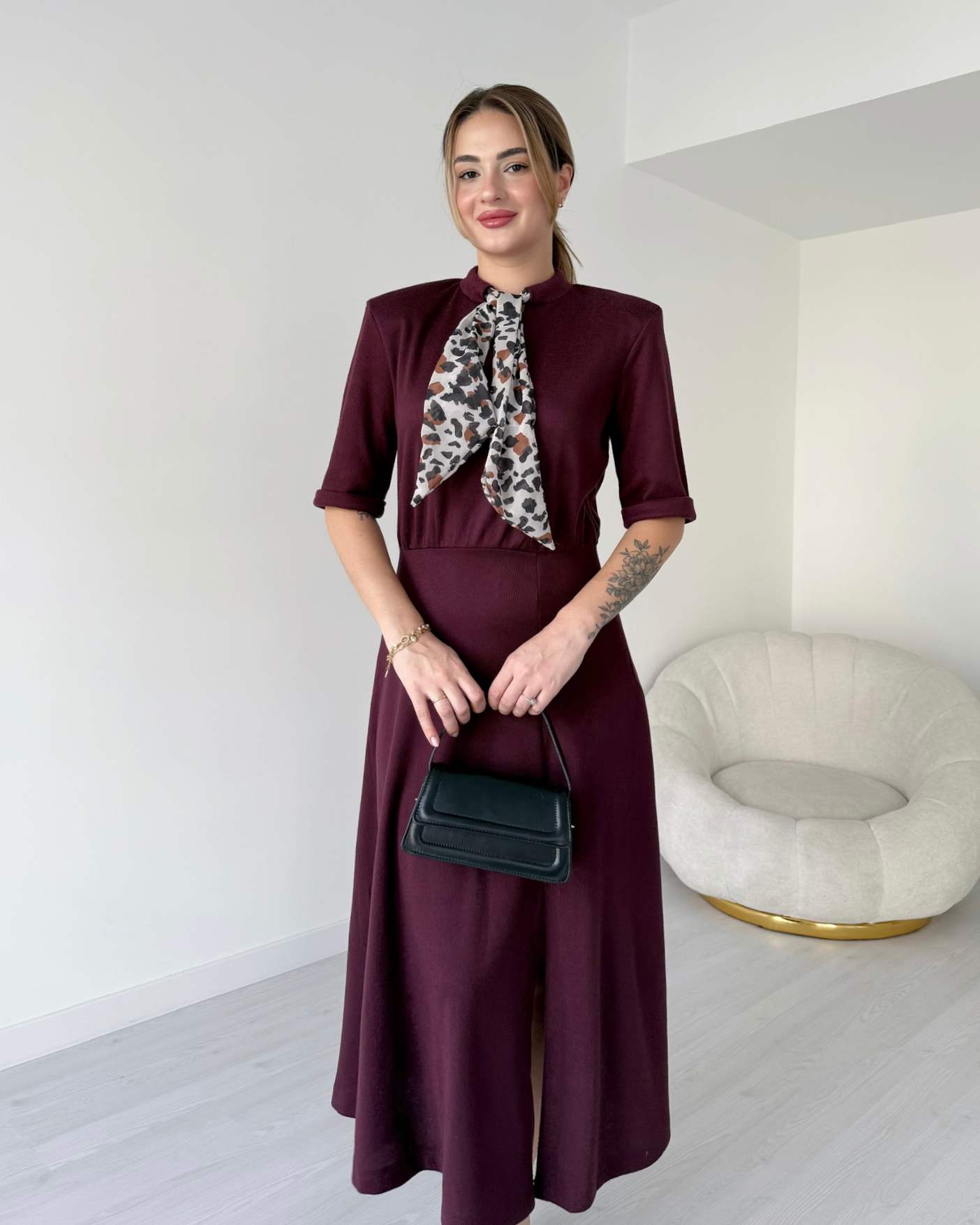 Fular Detaylı Midi Boy Elbise