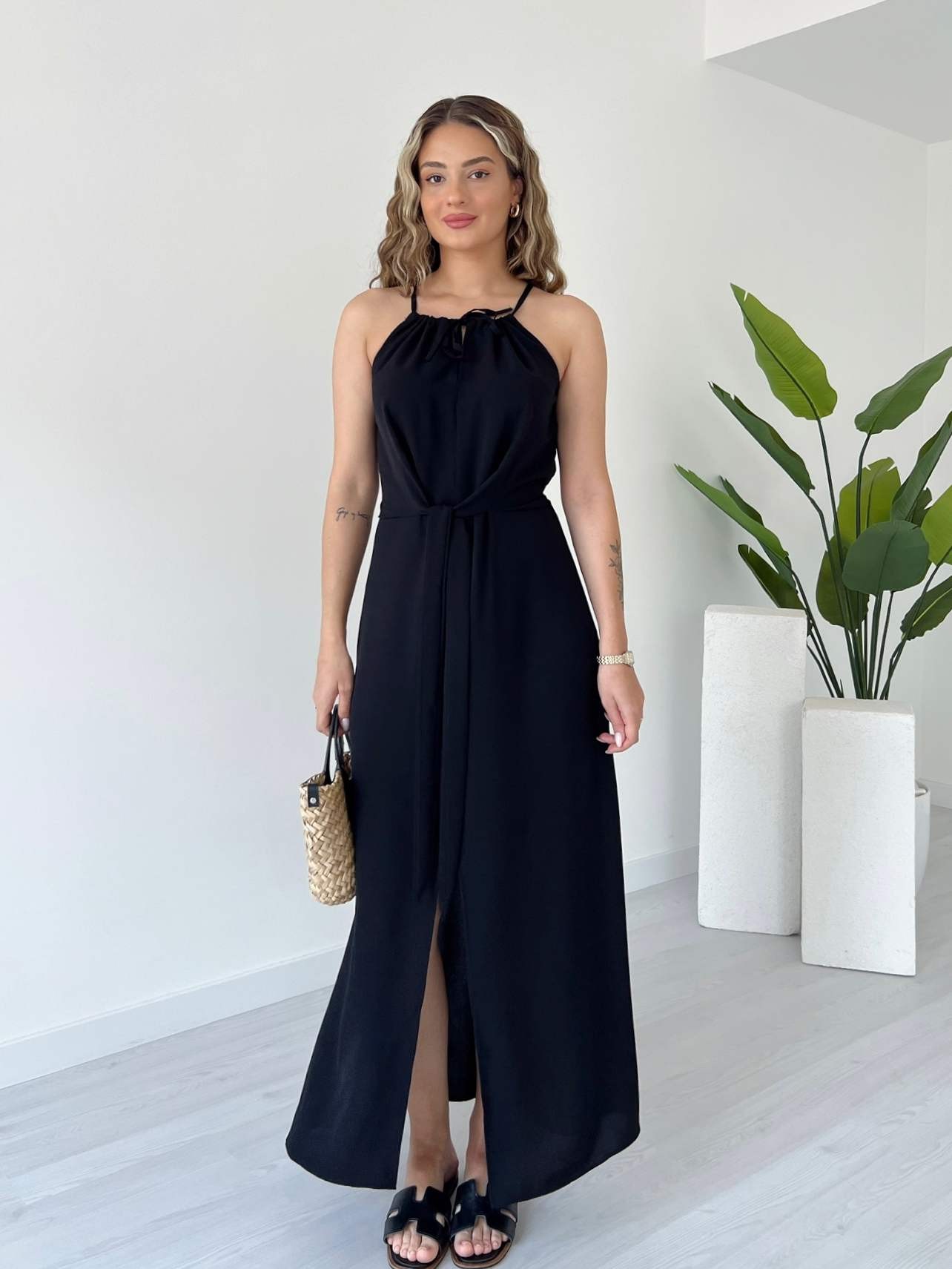 Halter Yaka Beli Bağlamalı Elbise - Siyah
