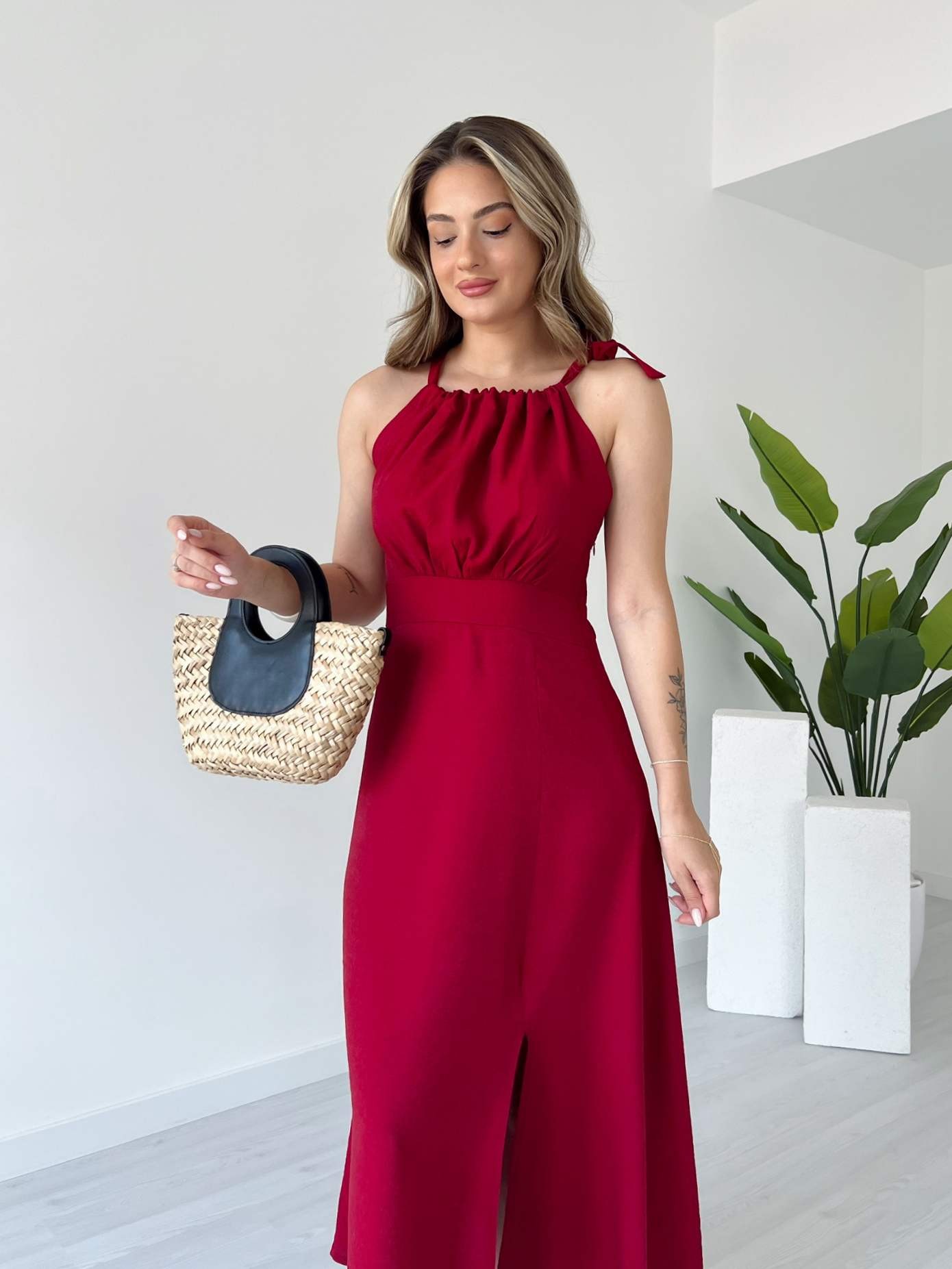 Halter Yaka Yırtmaçlı Midi Elbise