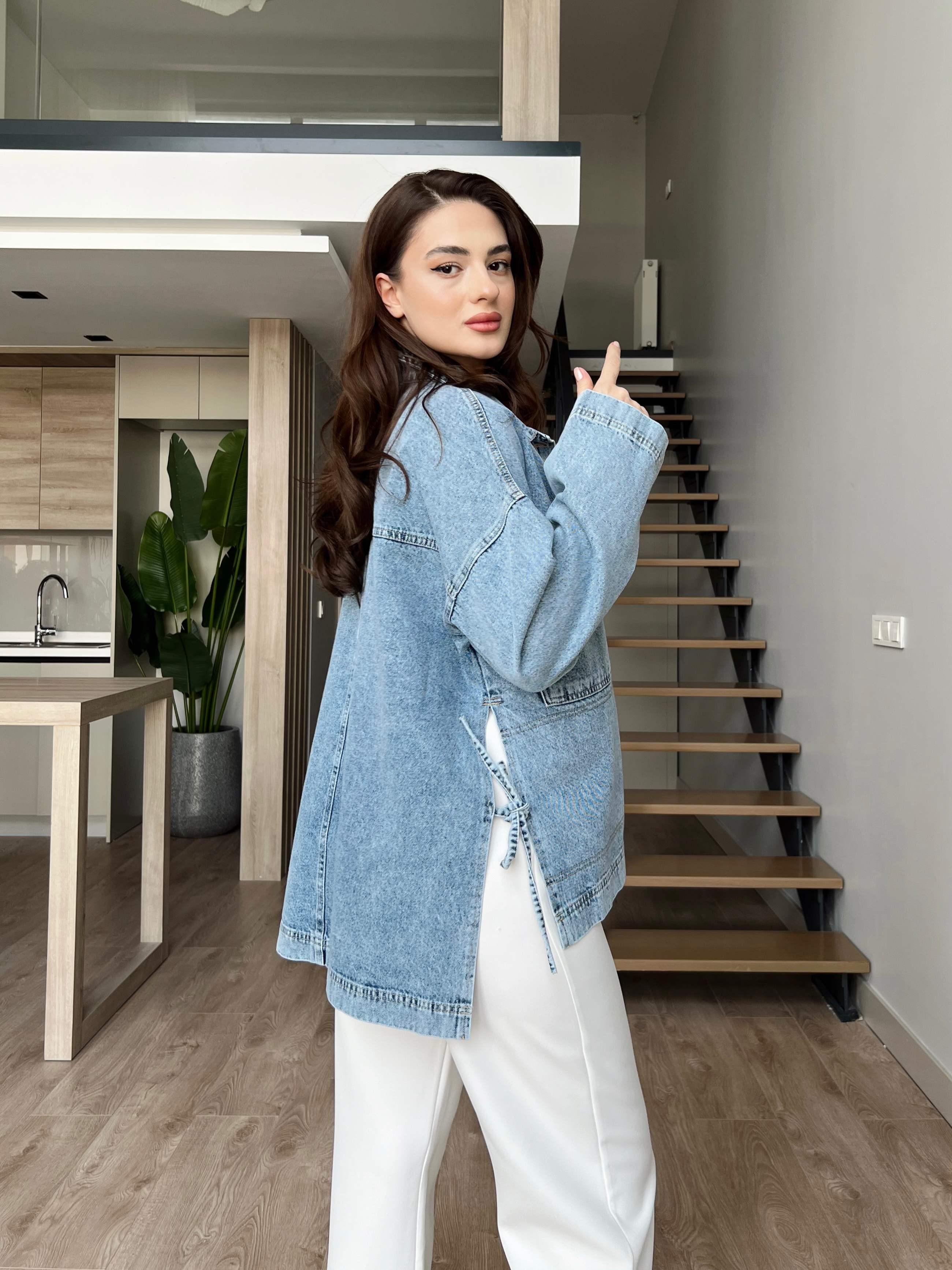 Yanı İp Detaylı Arkası Uzun Denim Ceket