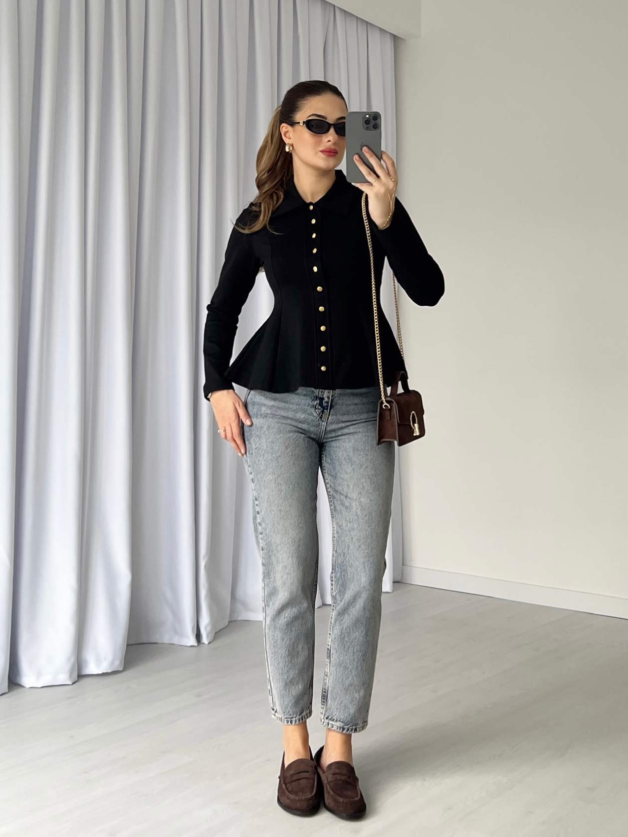 Gold Düğmeli Volanlı Bluz