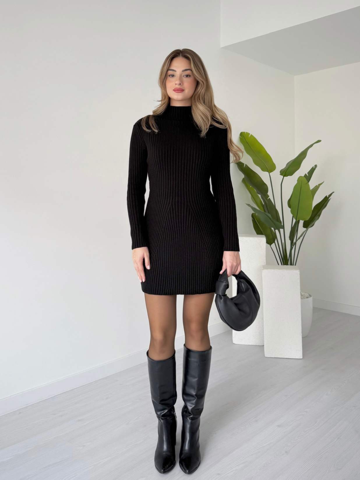 Dik Yaka Mini Triko Elbise
